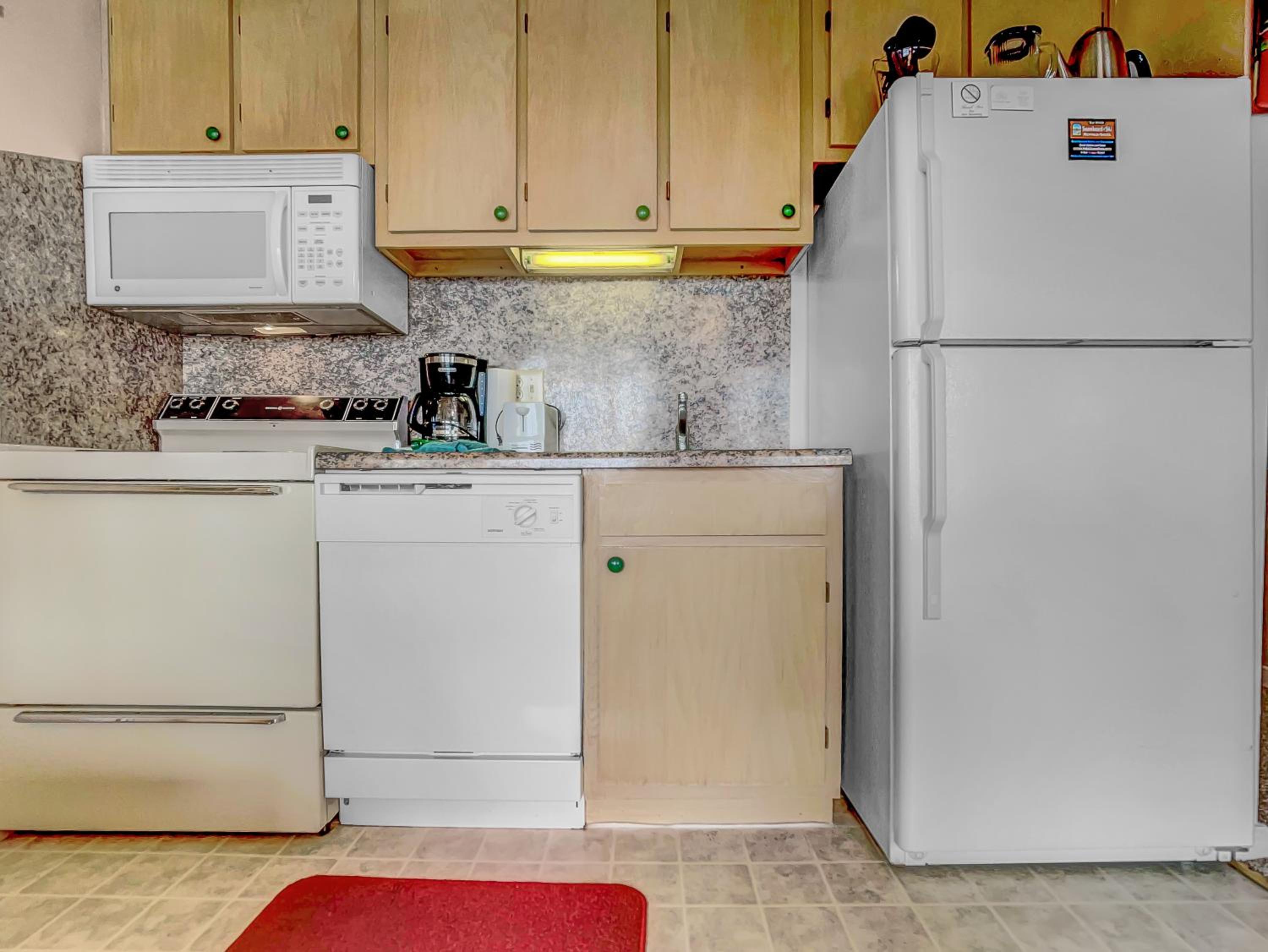 ML258 Slope Side Getaway With Deck Parking WiFi view 4