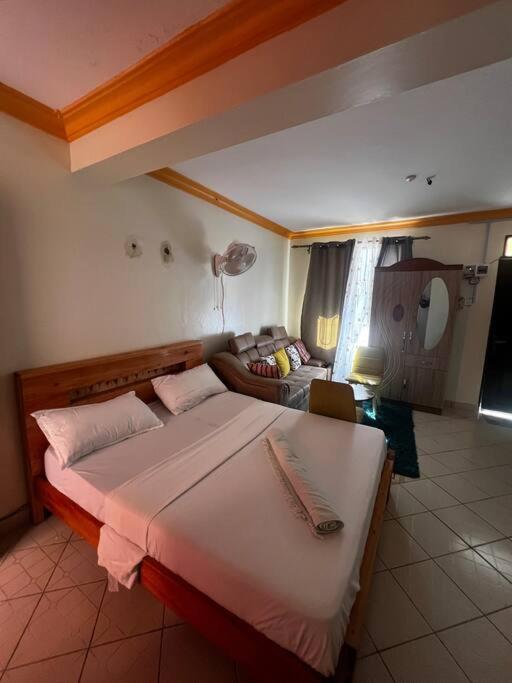 Studio apartment with pool view 2
