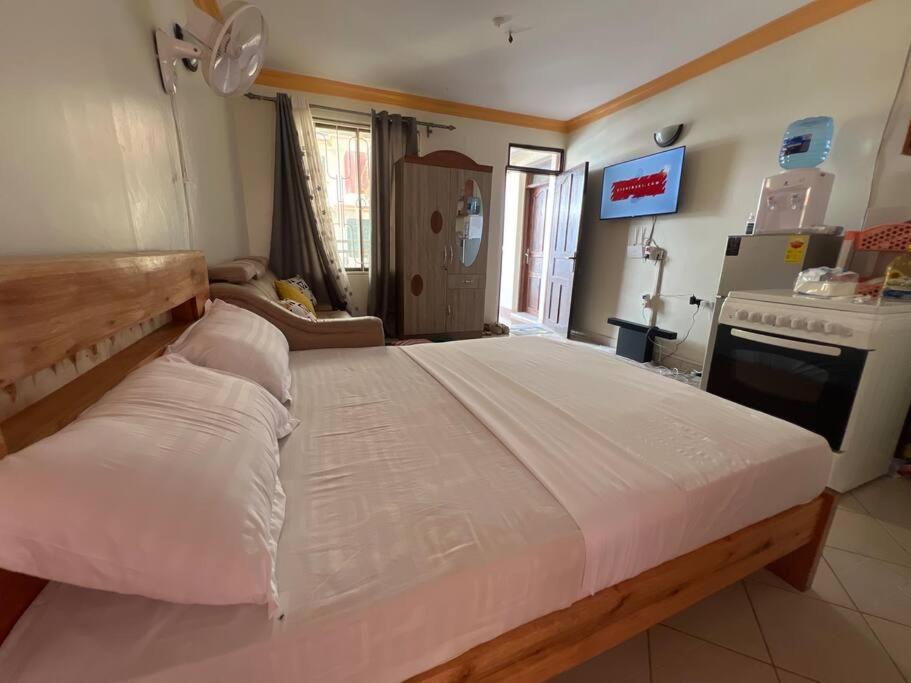 Studio apartment with pool view 5