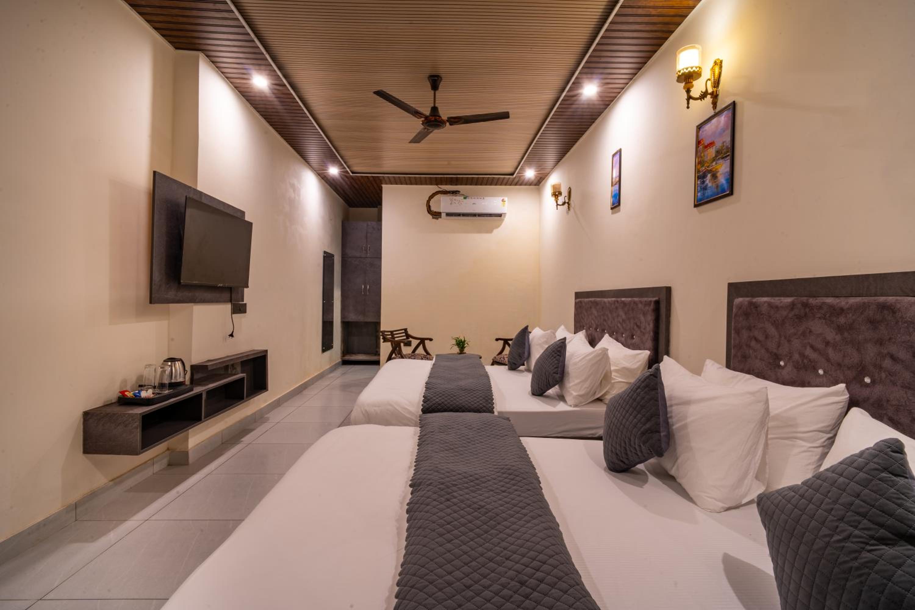 M-aple Hills Resort