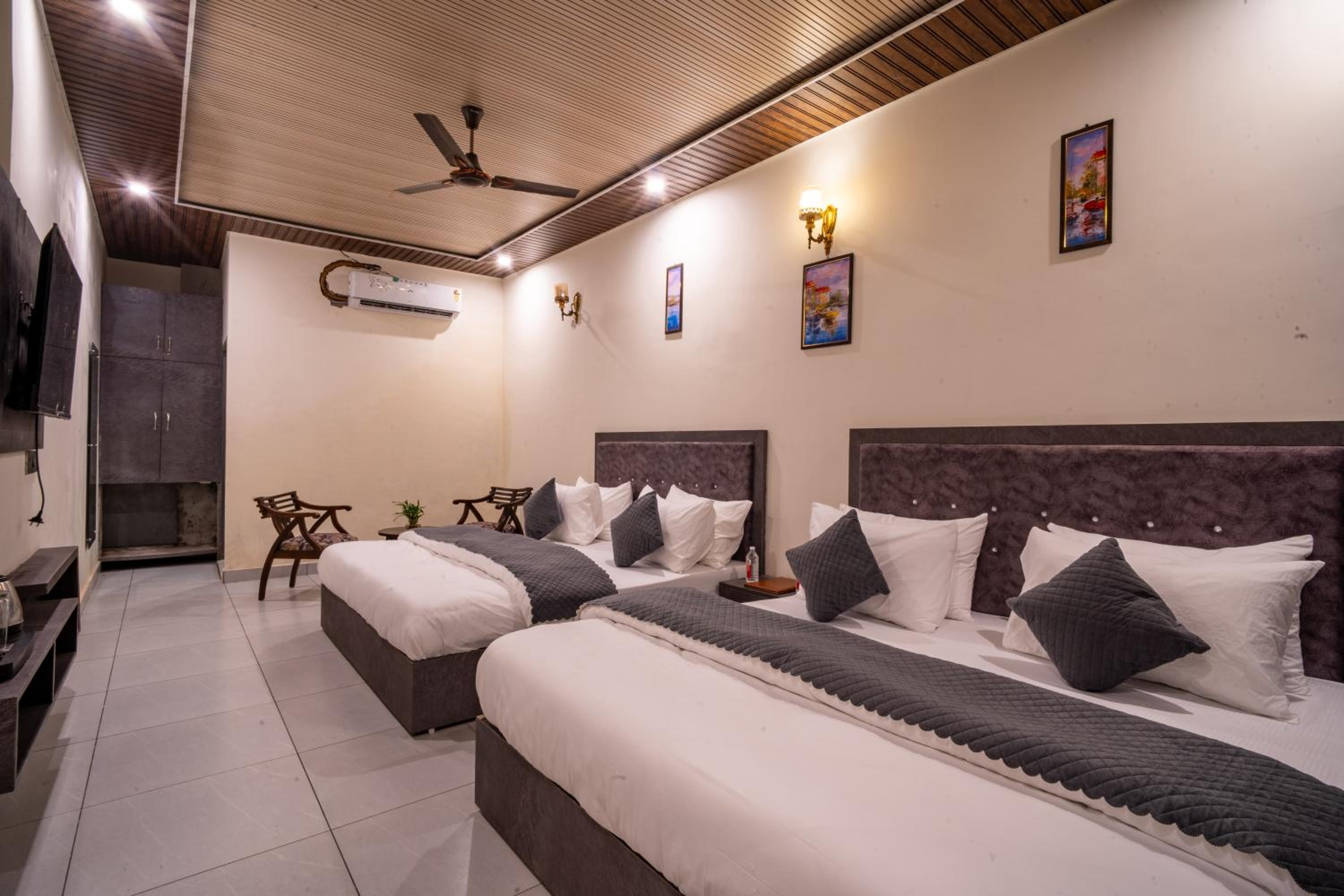 M-aple Hills Resort