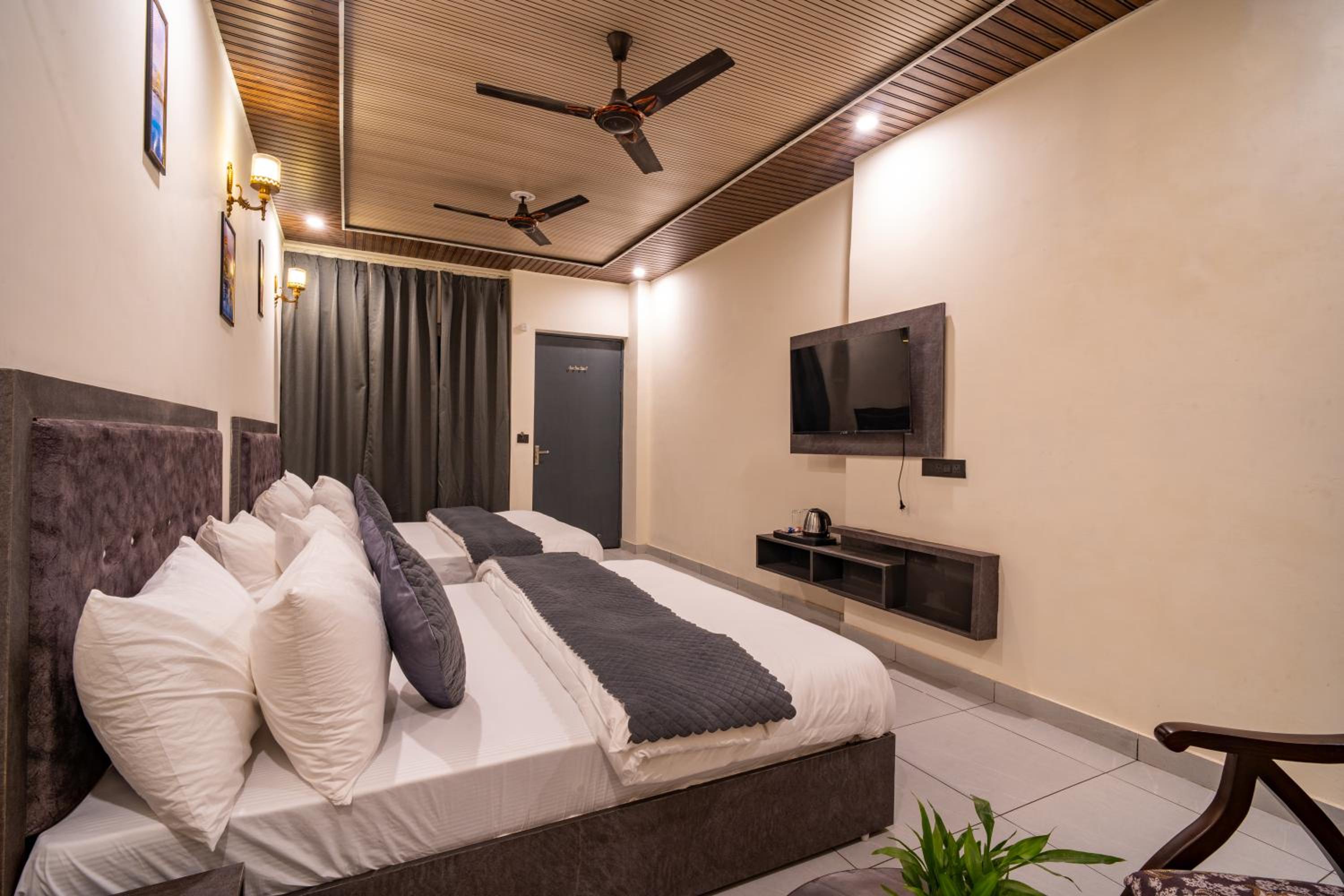 M-aple Hills Resort