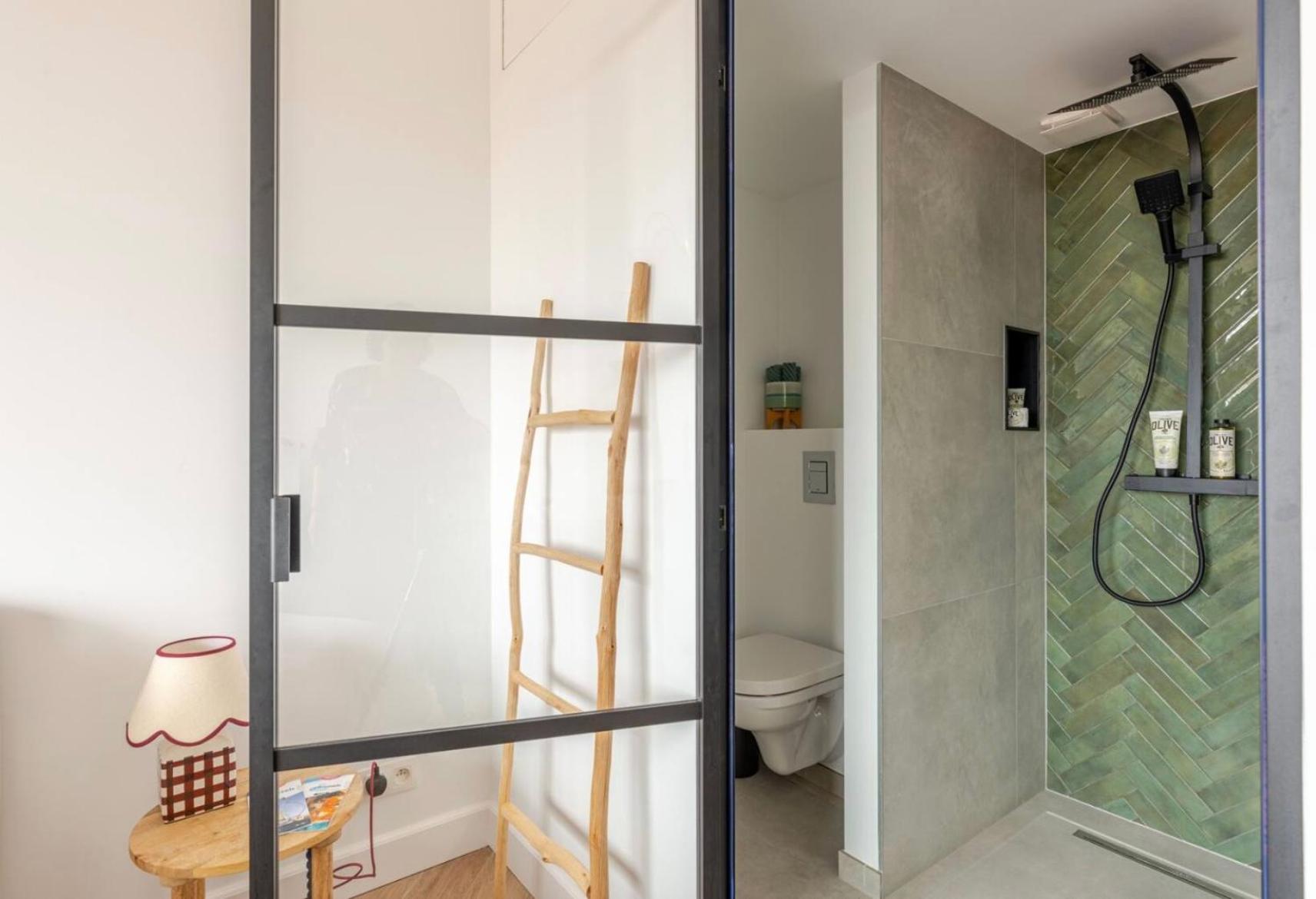 Deluxe Studio La Cambre - with view