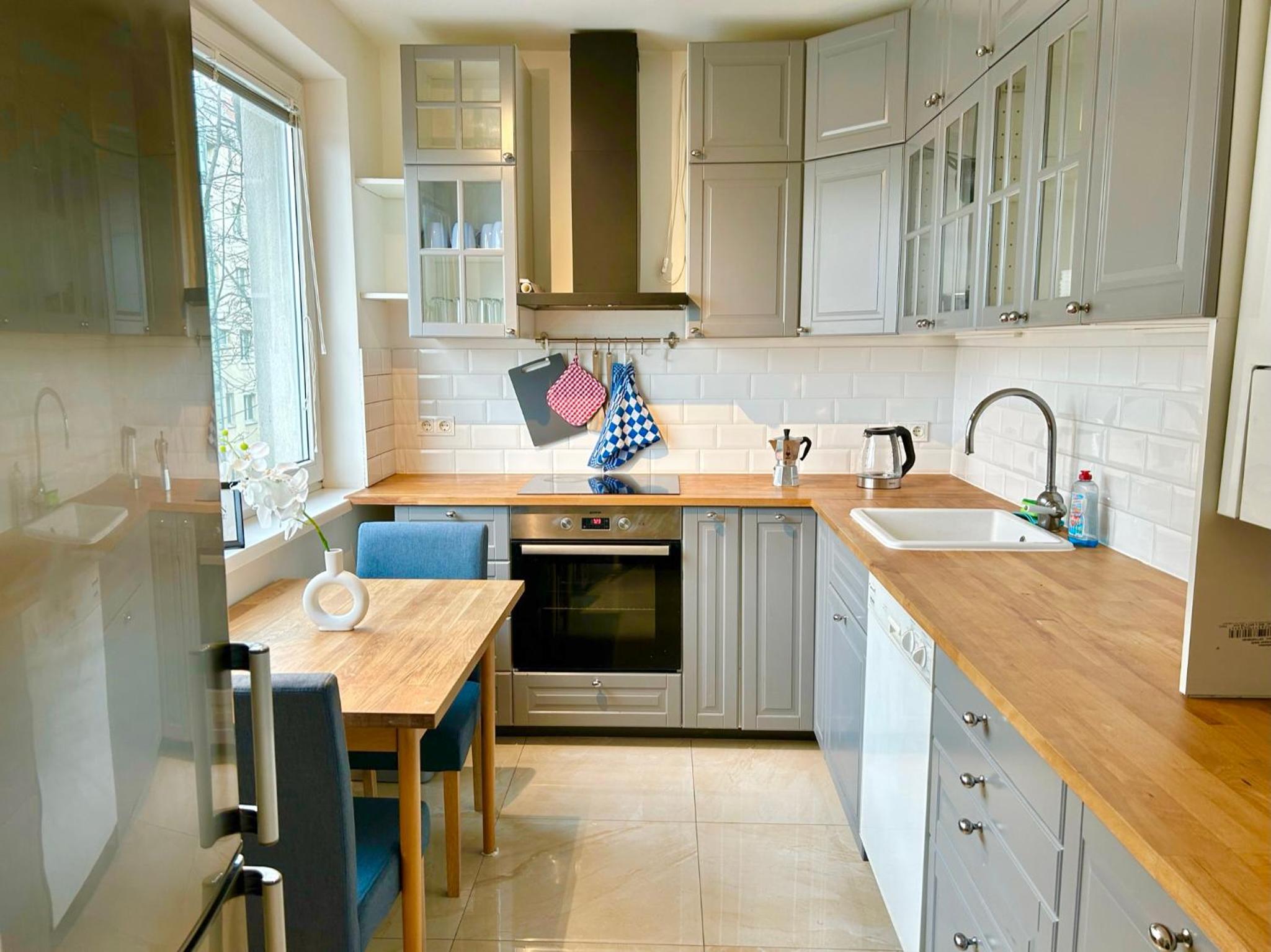 Large 2 BR Apartment Close To Center