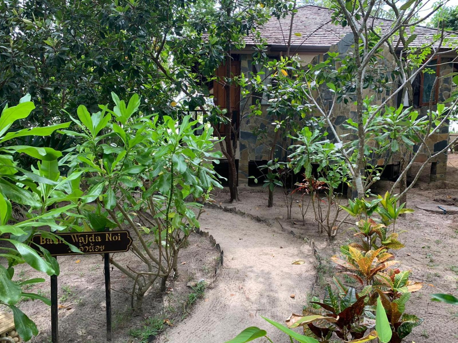 Koh Jum Beach Villas 