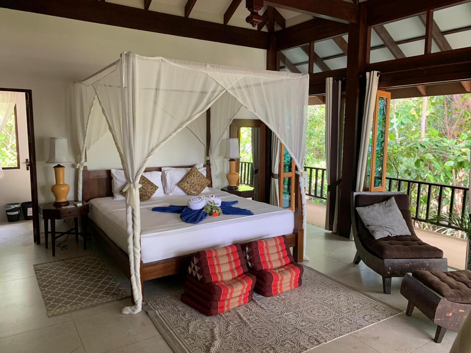 Koh Jum Beach Villas 