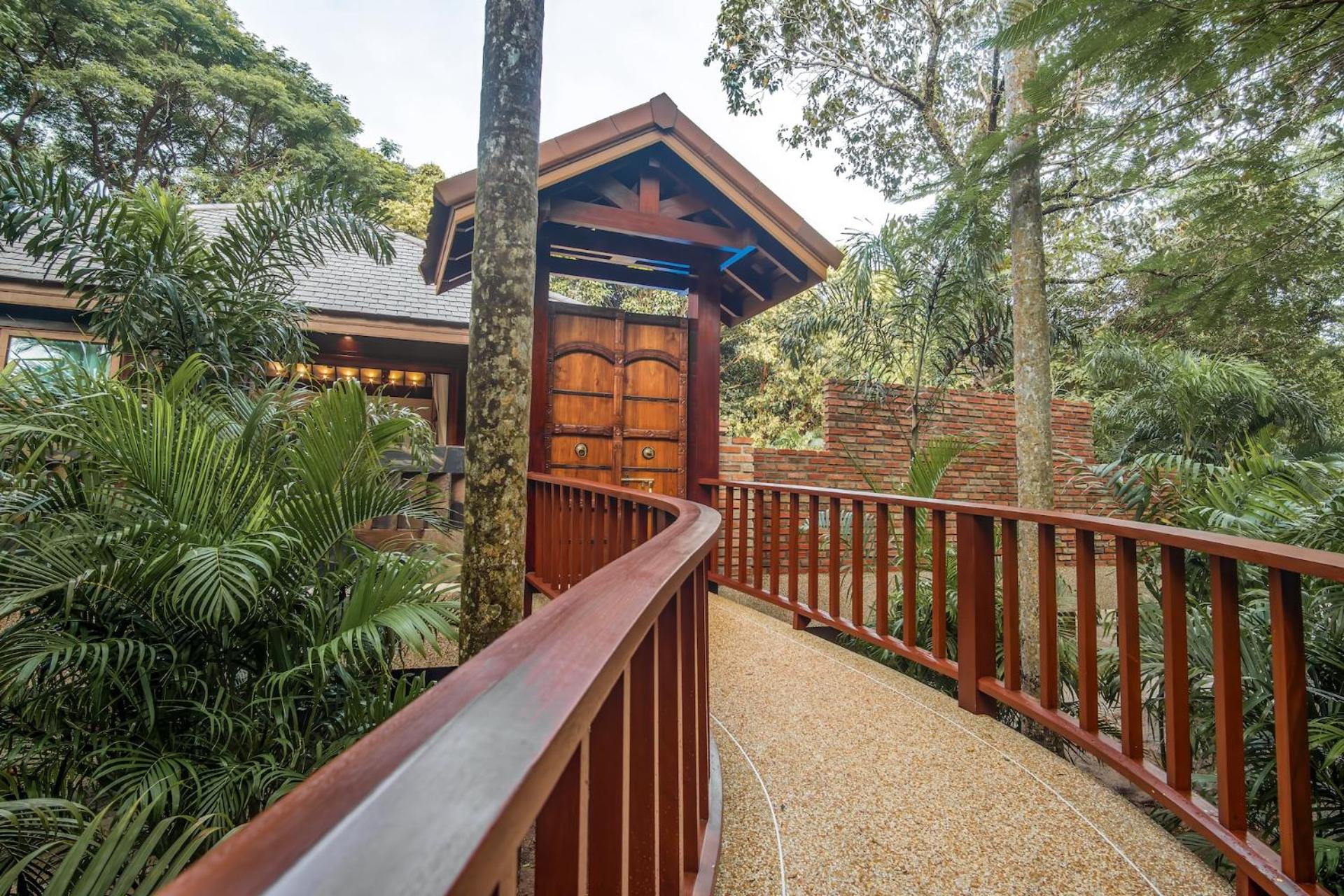 Hotel Koh Jum Beach Villas "A member of Secret Retreats" - Image 1