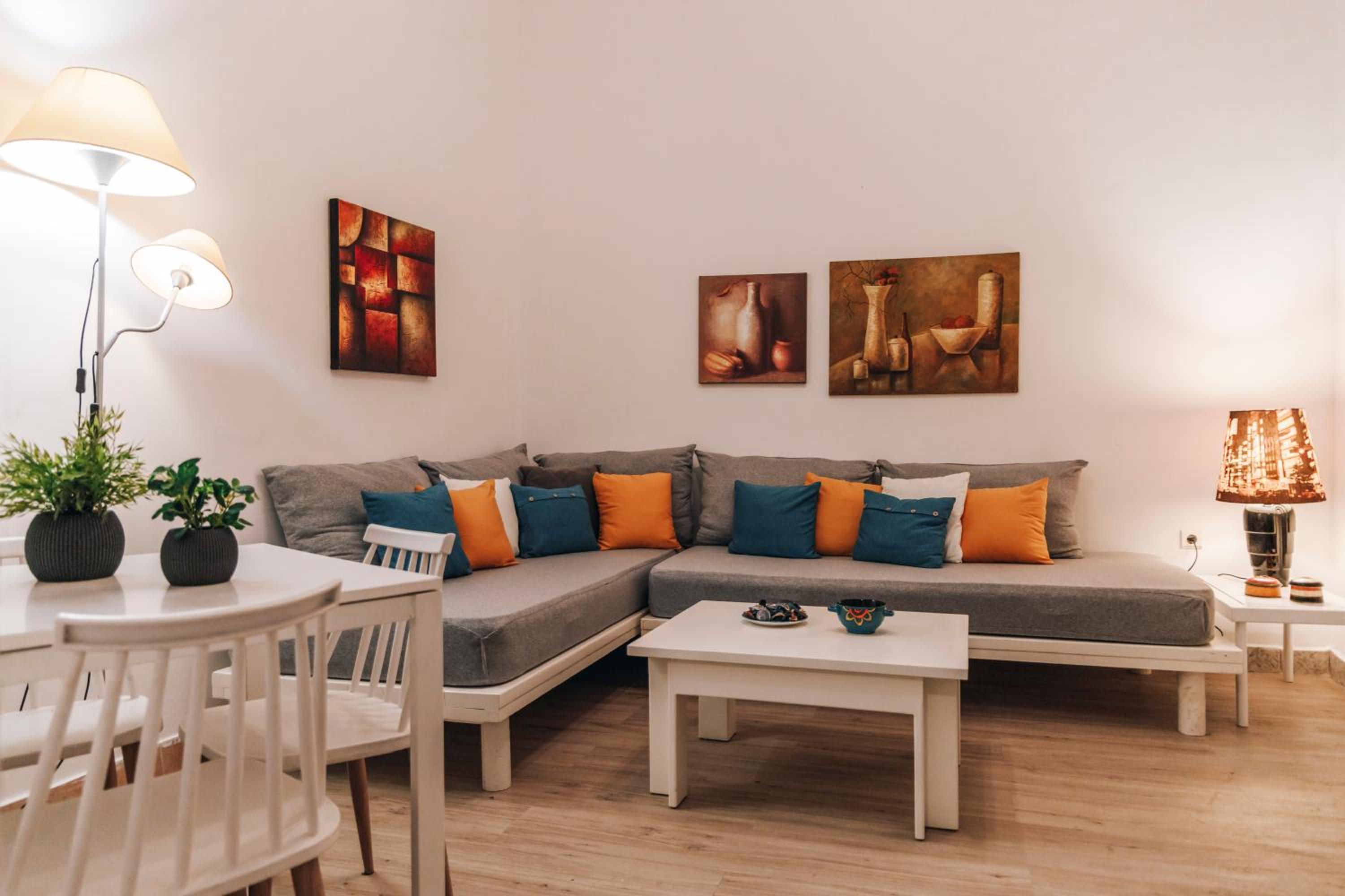 Monastiraki-Psiri, Old Town with spacious court yard