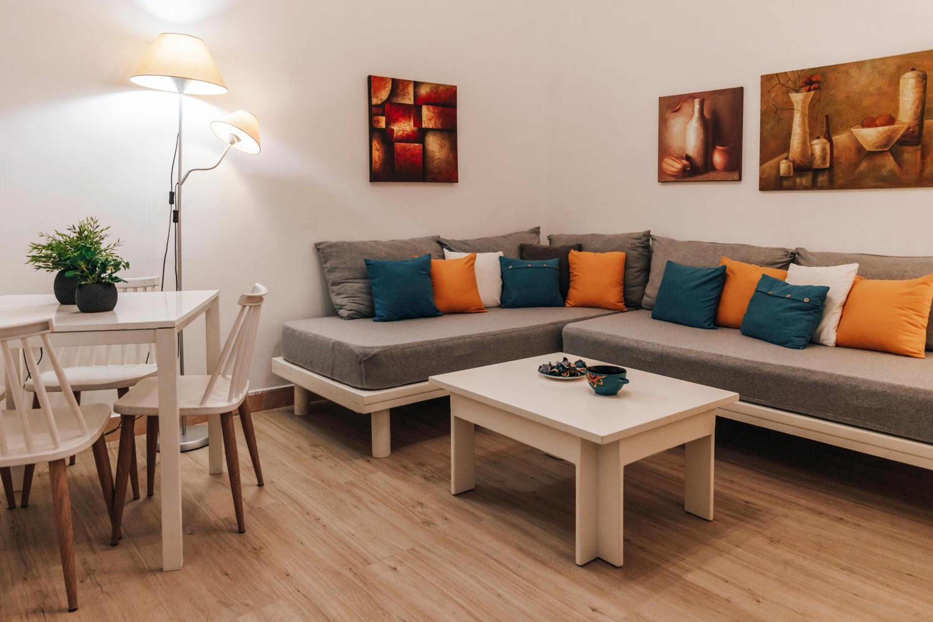 Monastiraki-Psiri, Old Town with spacious court yard