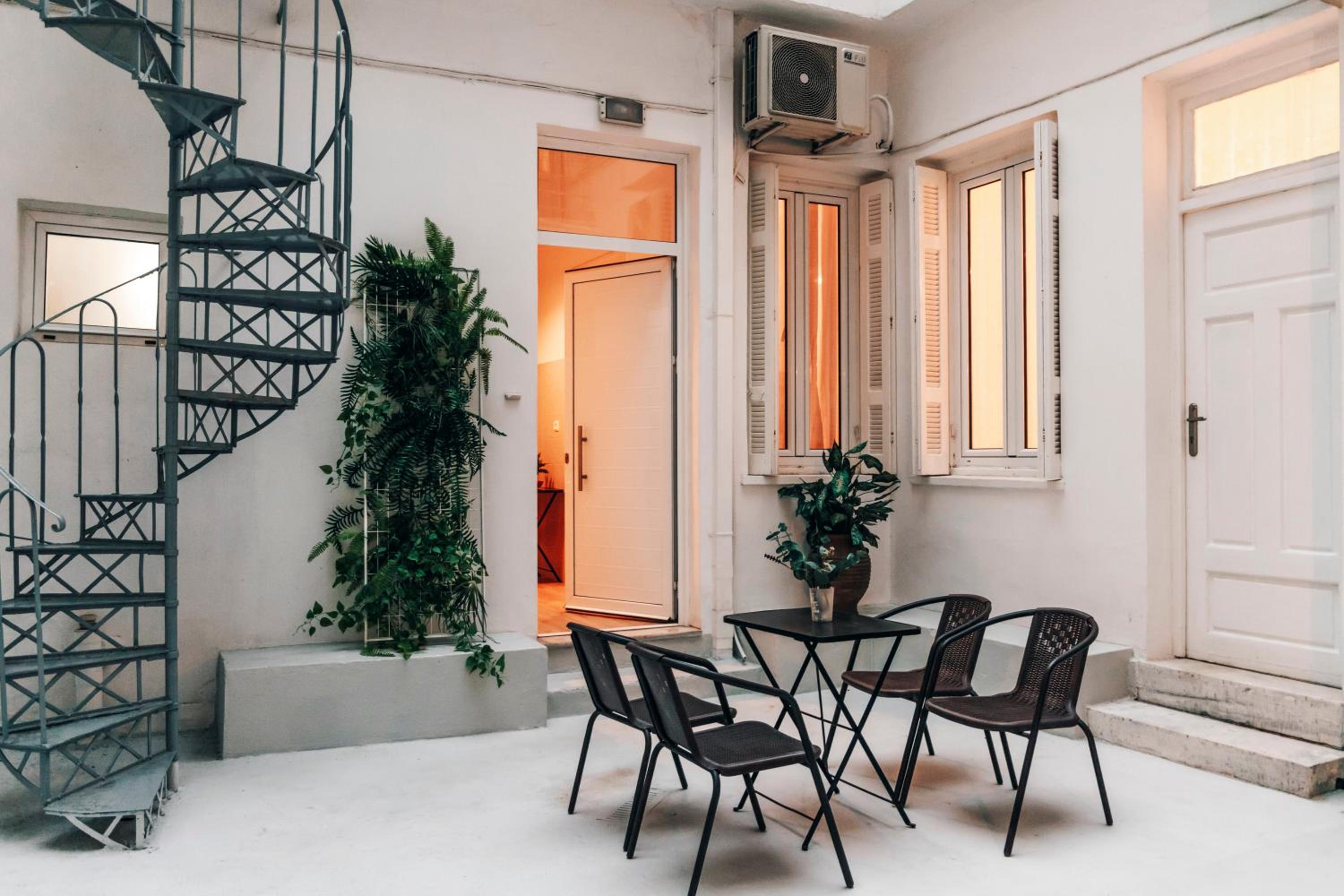 Monastiraki-Psiri, Old Town with spacious court yard
