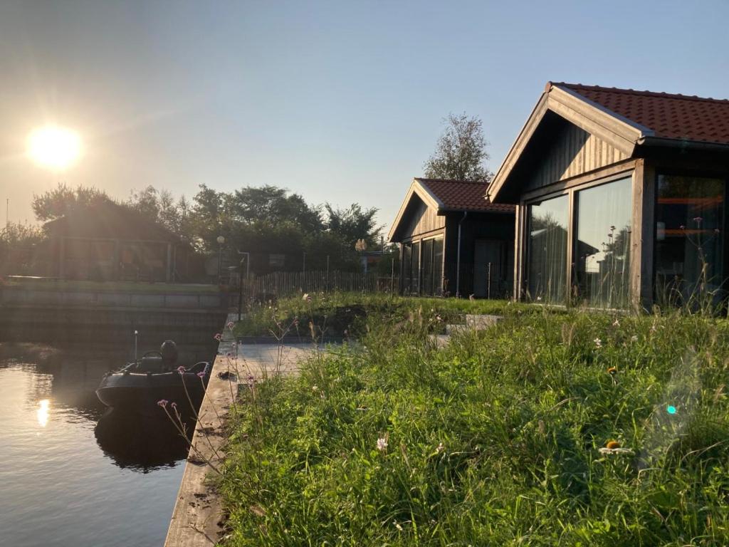 4-person chalet Albatros by the water with parking space view 3