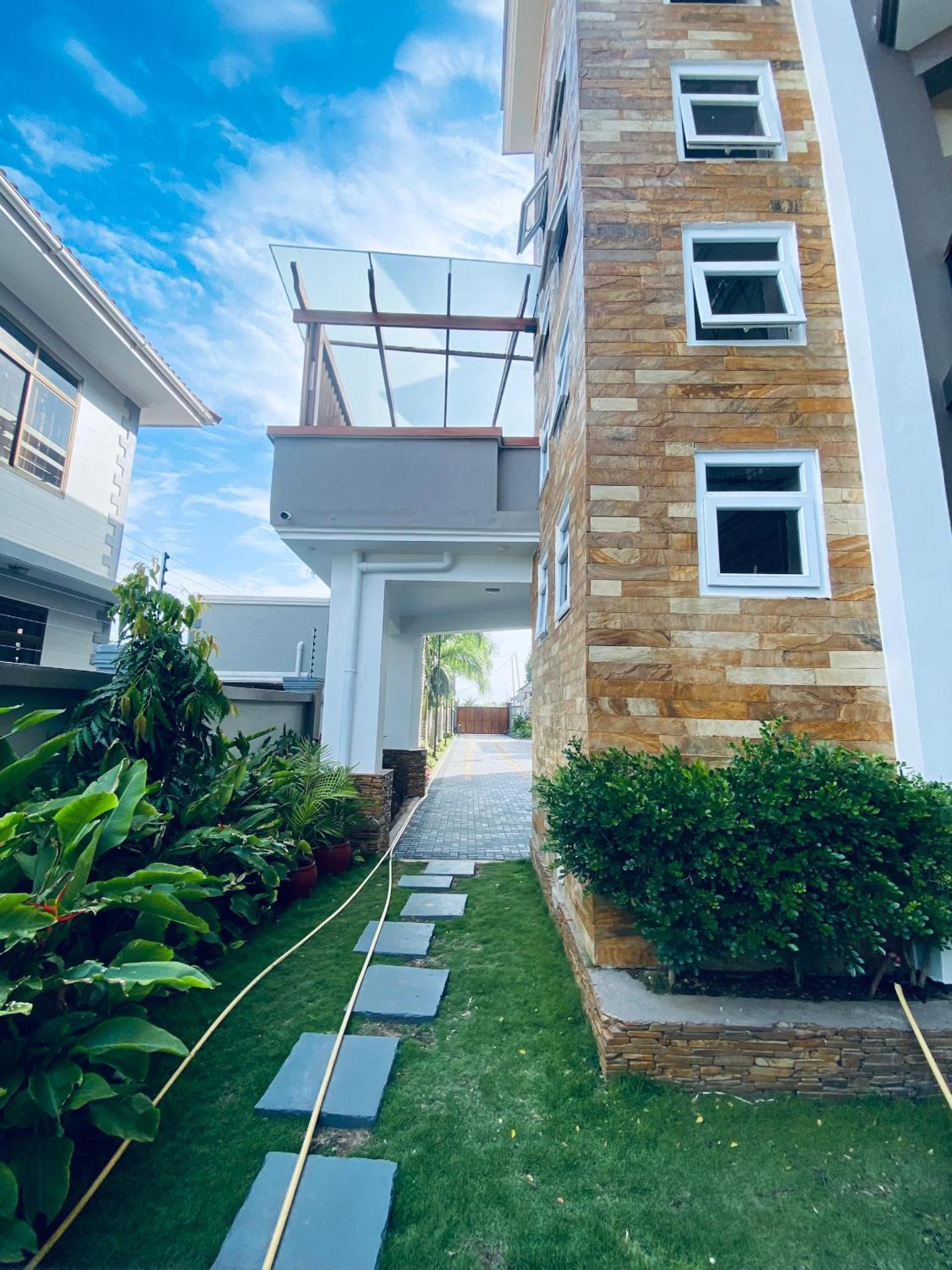 Jacomo Residences