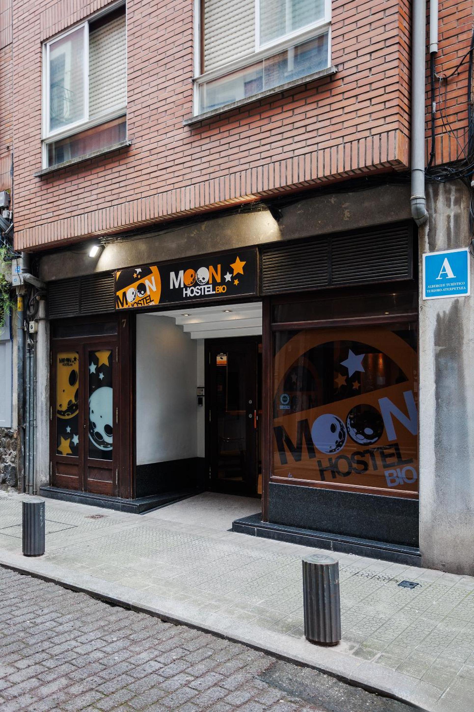 Moon Hostel Bio