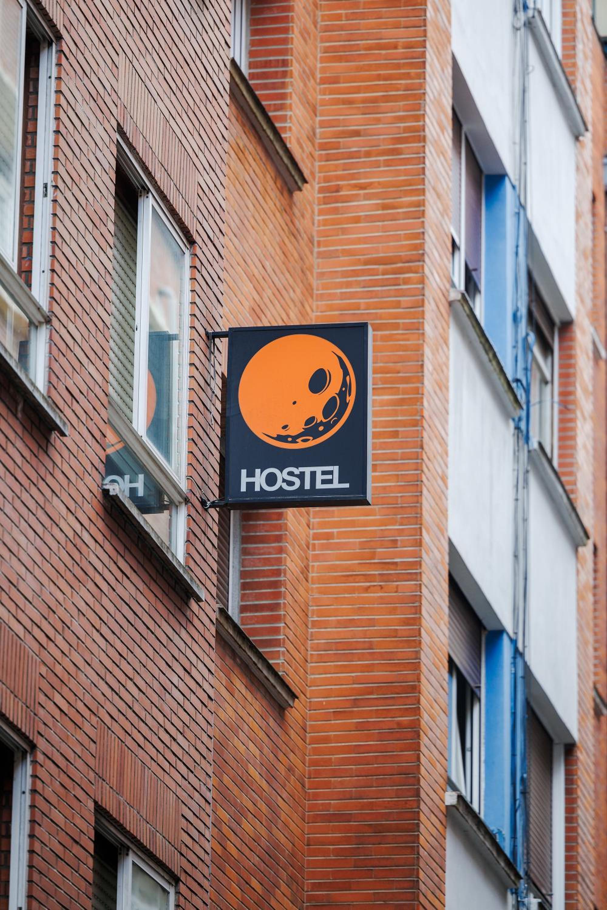 Moon Hostel Bio