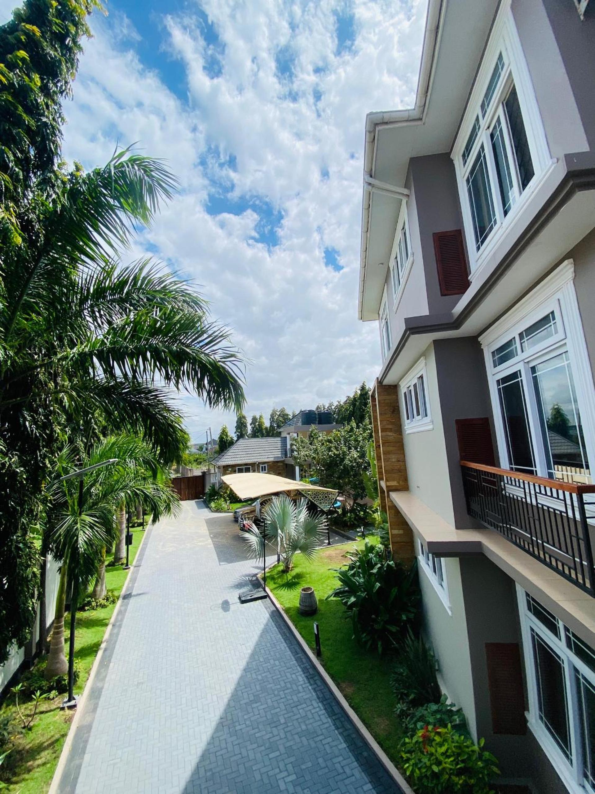 Jacomo Residences