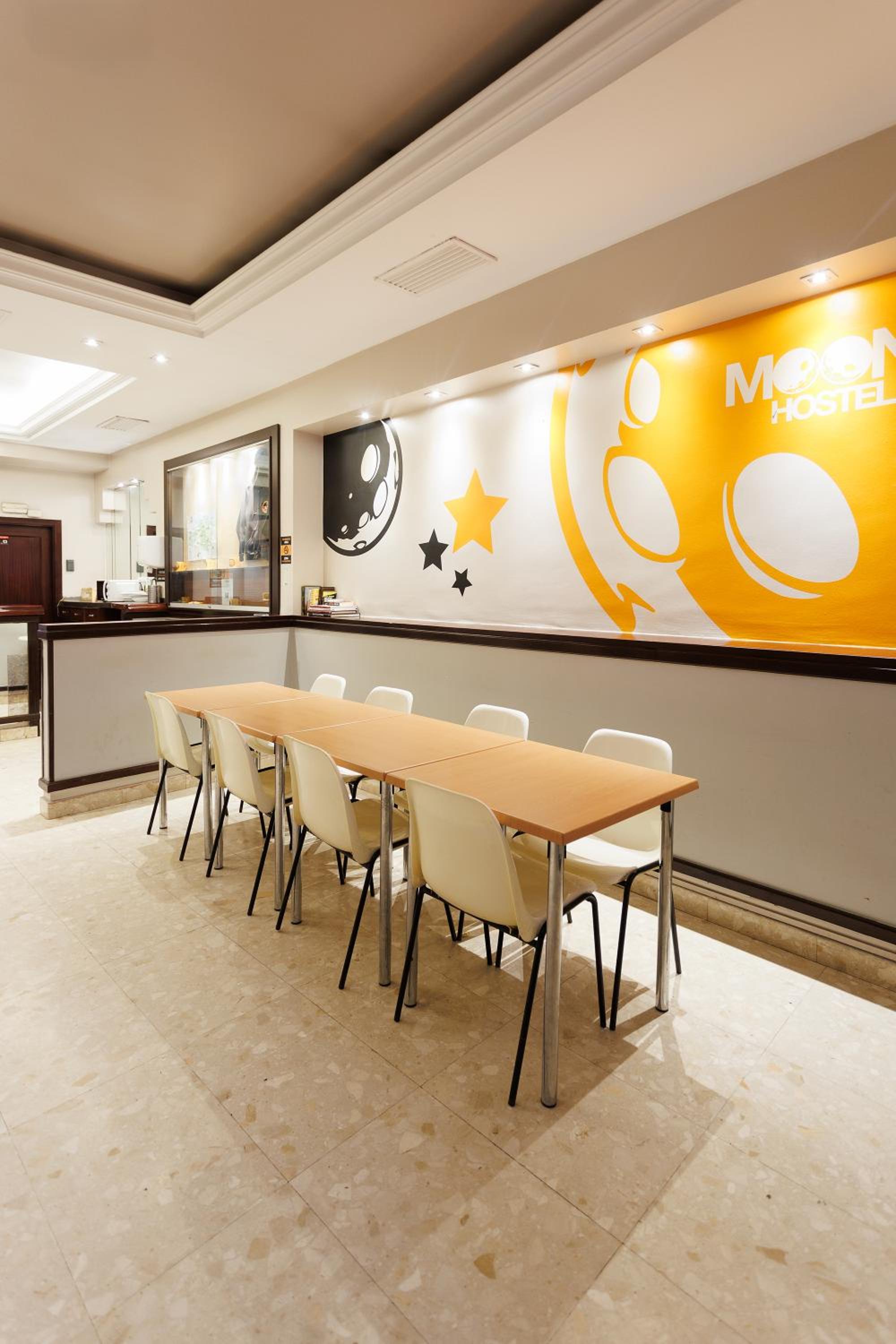 Moon Hostel Bio