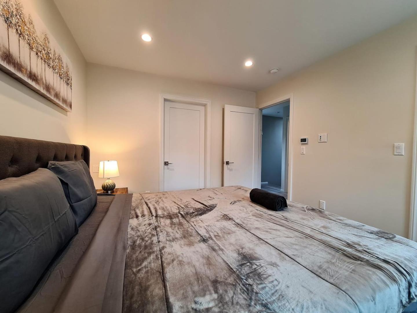 Prime LA 2 bedroom & 3 bath home Beverly Hills adj