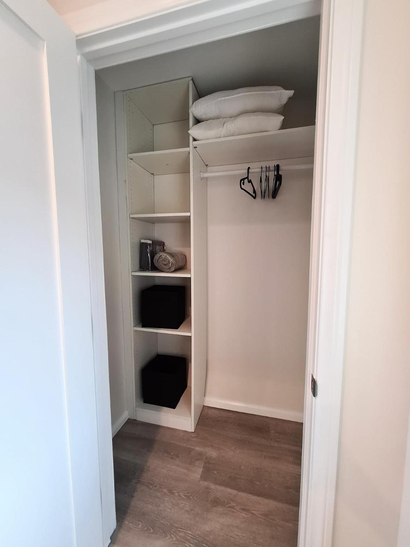 Prime LA 2 bedroom & 3 bath home Beverly Hills adj