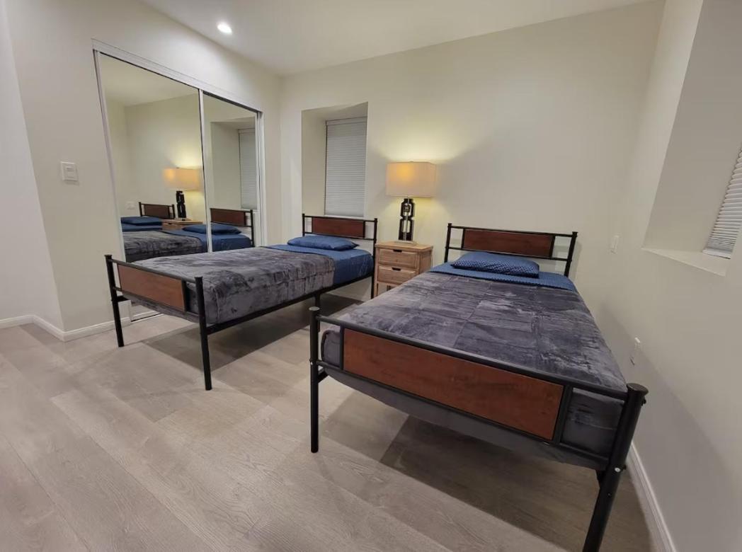 Prime LA 2 bedroom & 3 bath home Beverly Hills adj