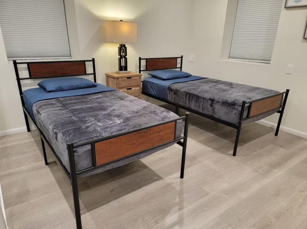 Prime LA 2 bedroom & 3 bath home Beverly Hills adj