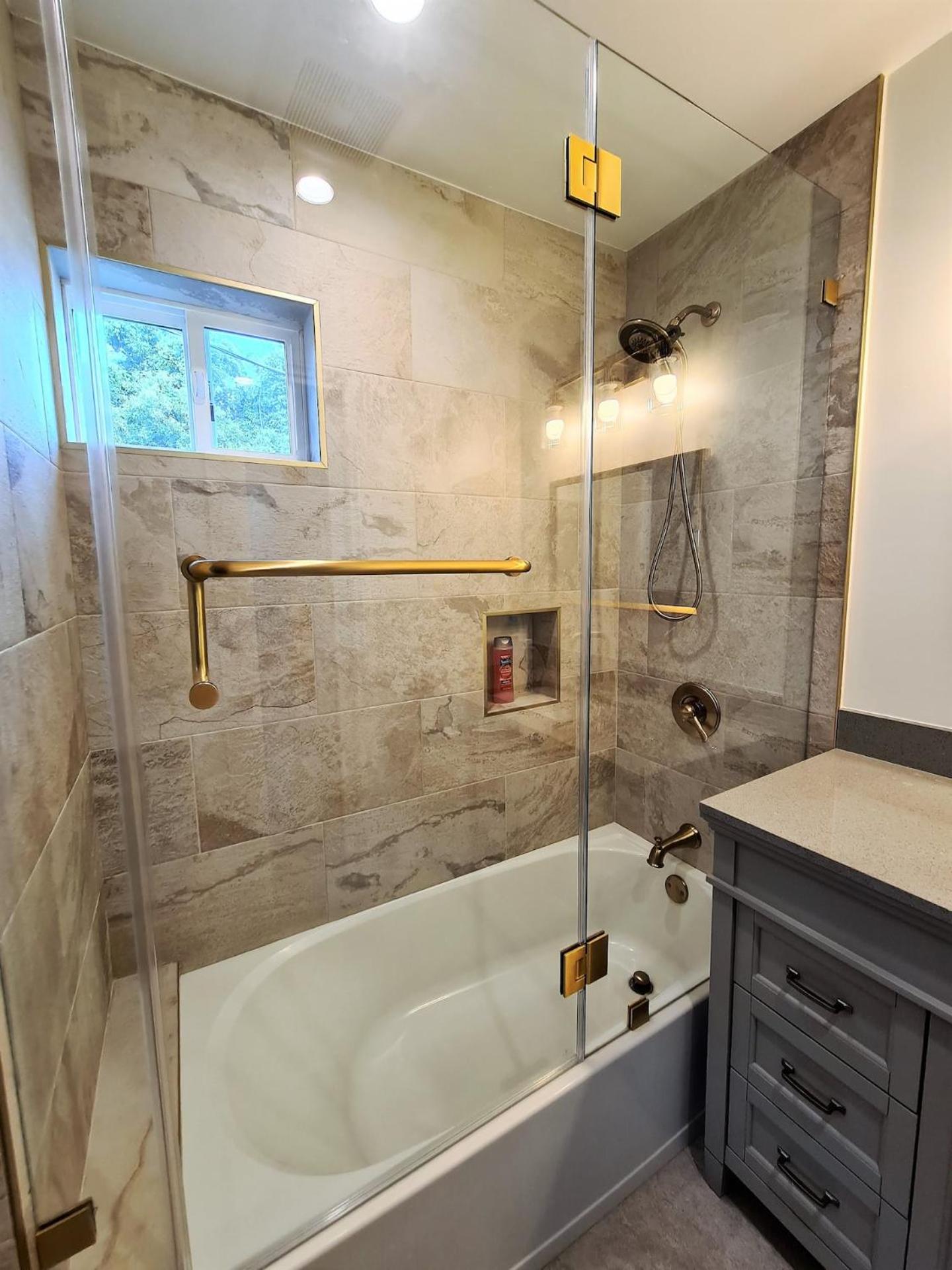 Prime LA 2 bedroom & 3 bath home Beverly Hills adj