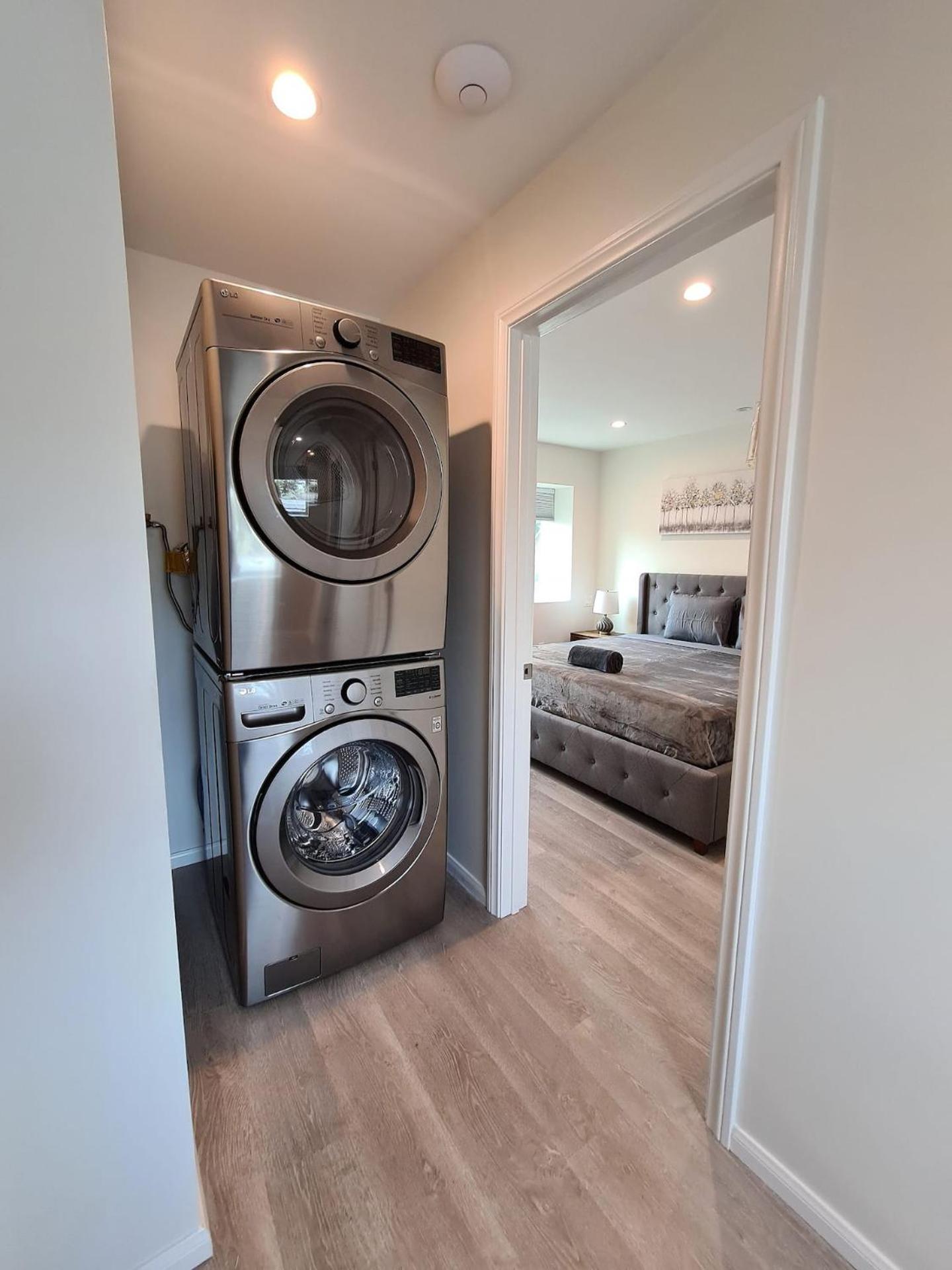 Prime LA 2 bedroom & 3 bath home Beverly Hills adj