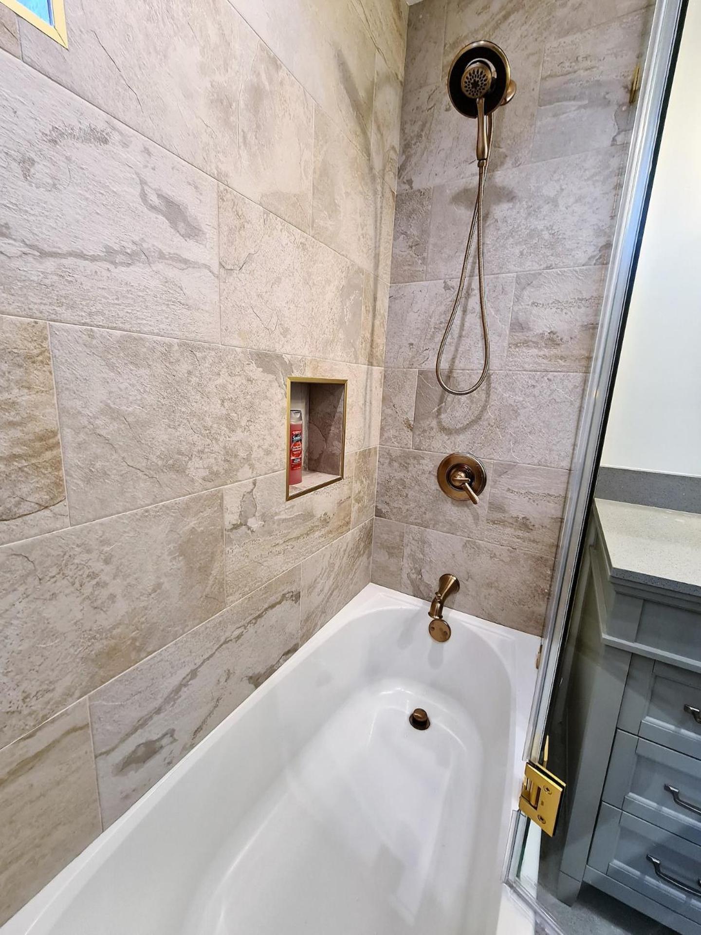 Prime LA 2 bedroom & 3 bath home Beverly Hills adj