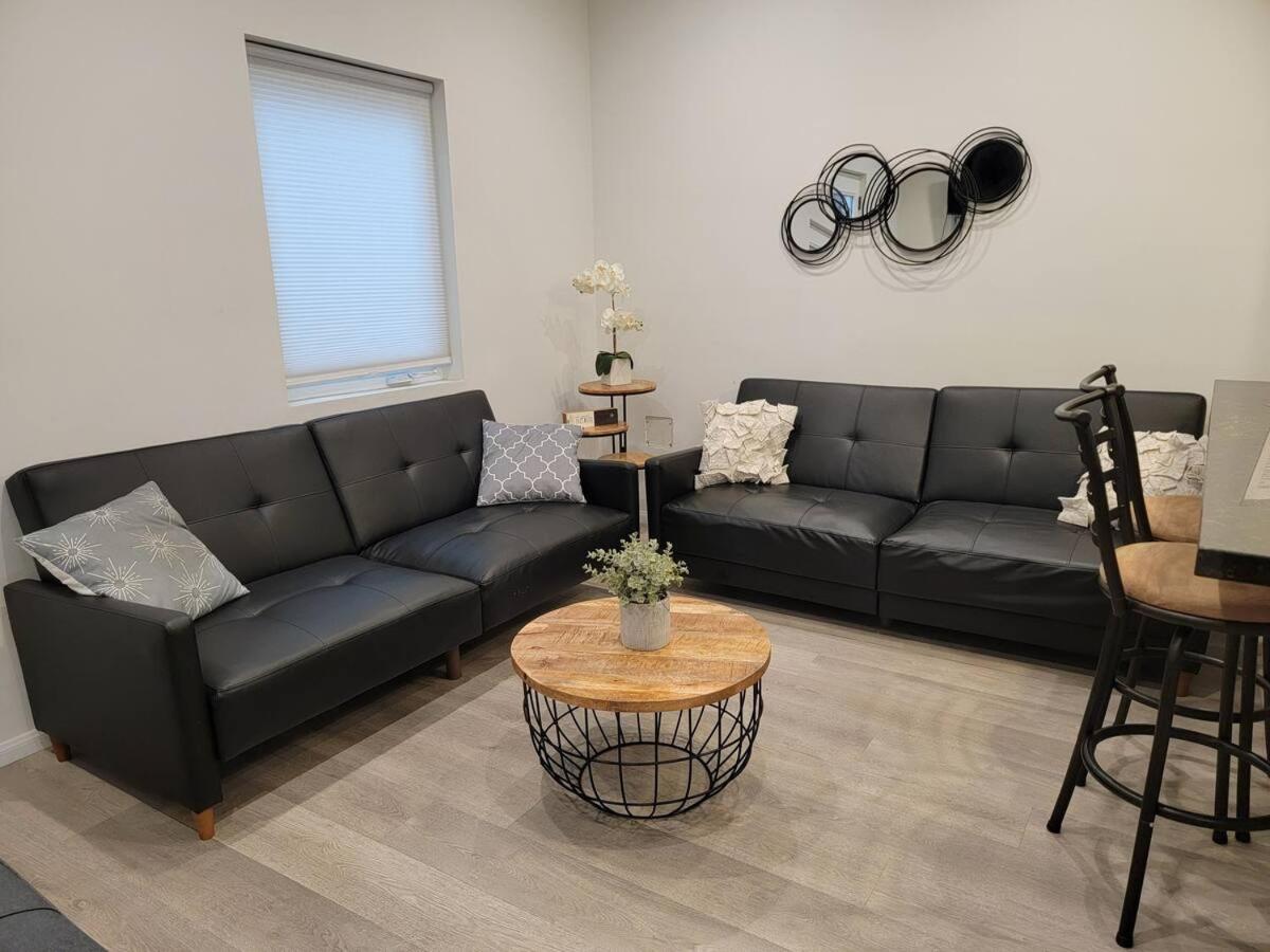 Prime LA 2 bedroom & 3 bath home Beverly Hills adj