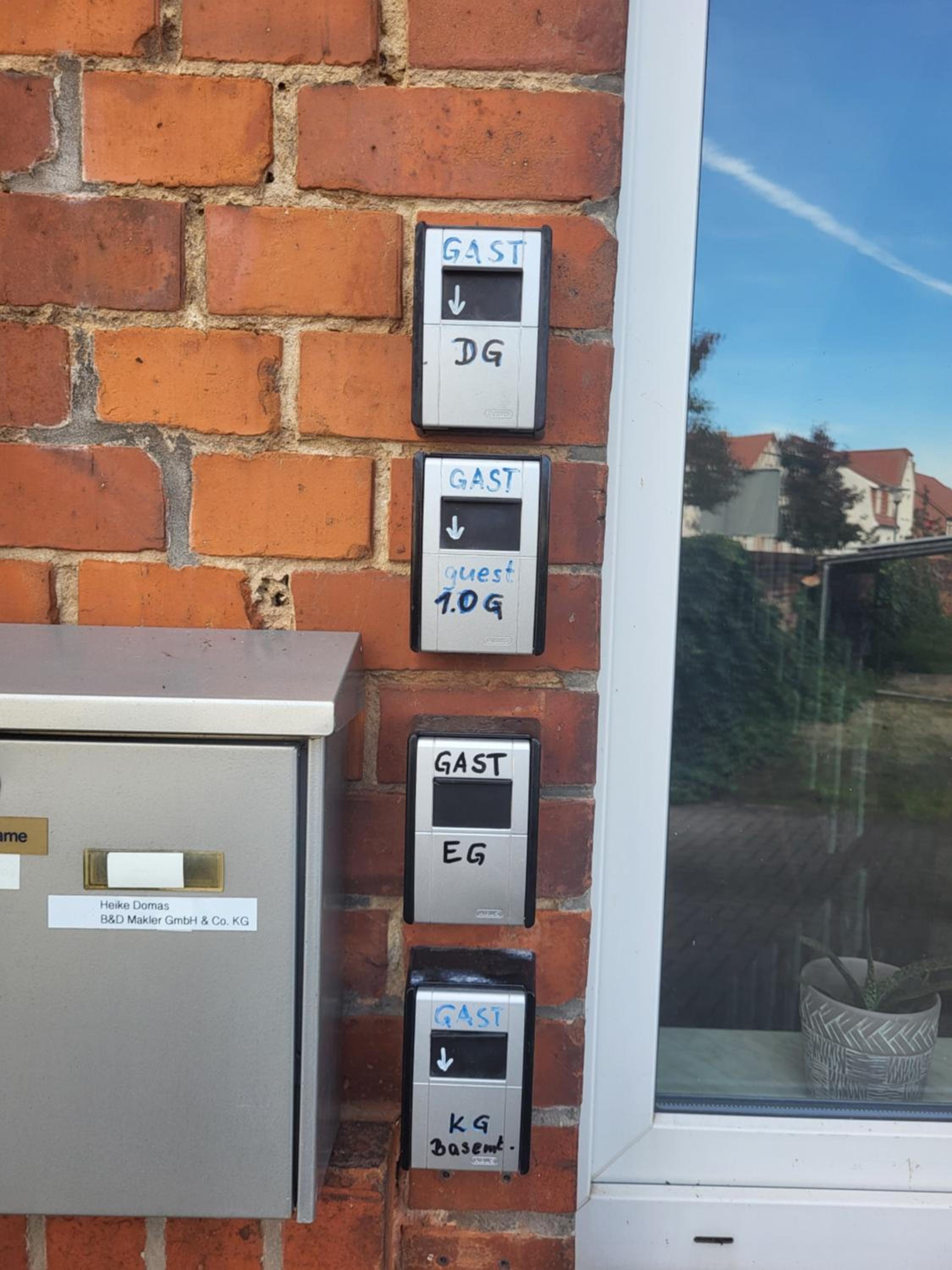 Große Wohnung im EG mit 2xAC