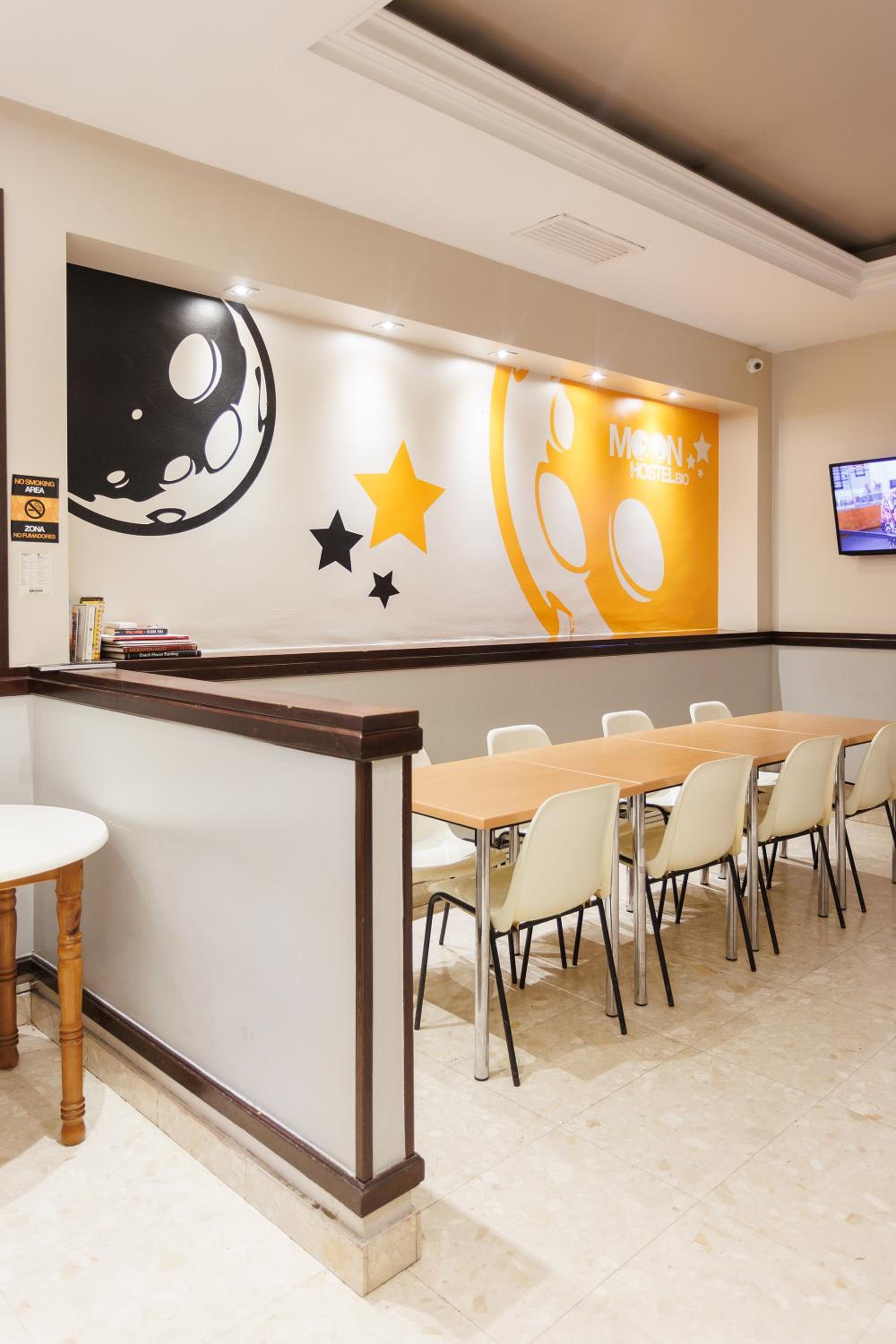 Moon Hostel Bio