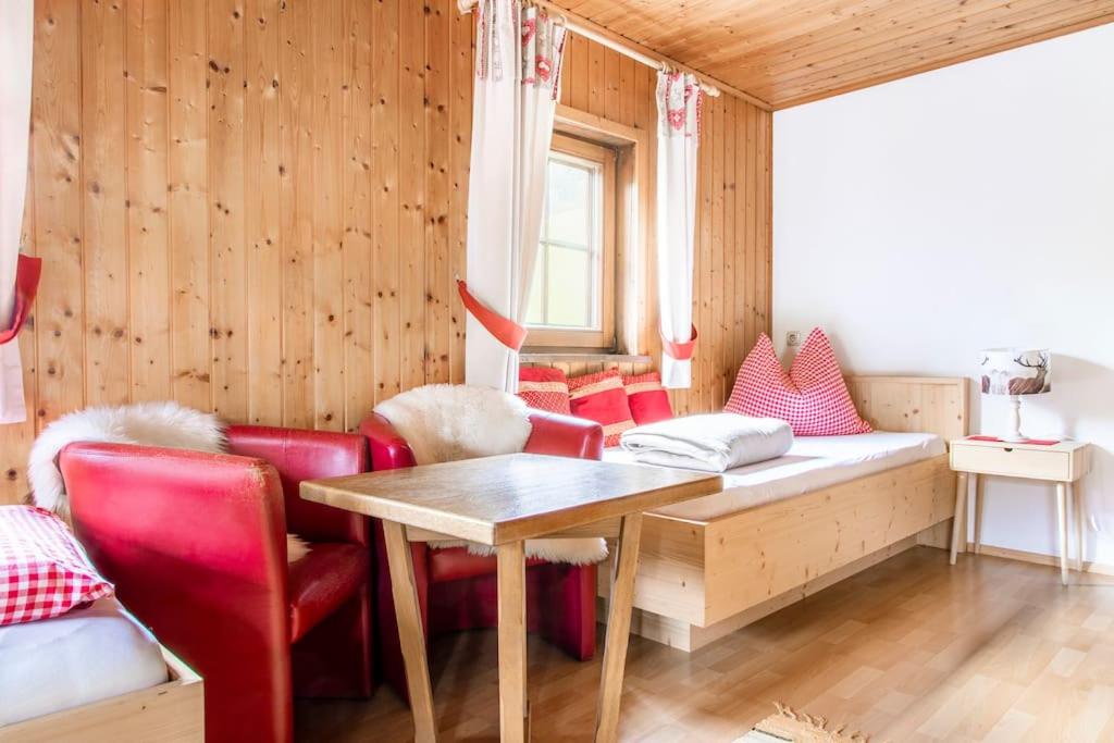 Traumhafte Auszeit in den Bergen Gemütliche Hütte für totale Entspannung