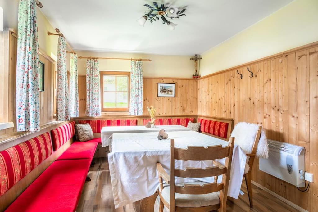 Traumhafte Auszeit in den Bergen Gemütliche Hütte für totale Entspannung