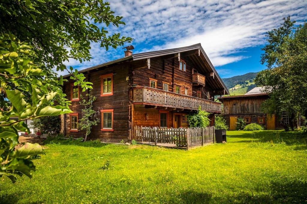 Traumhafte Auszeit in den Bergen Gemütliche Hütte für totale Entspannung