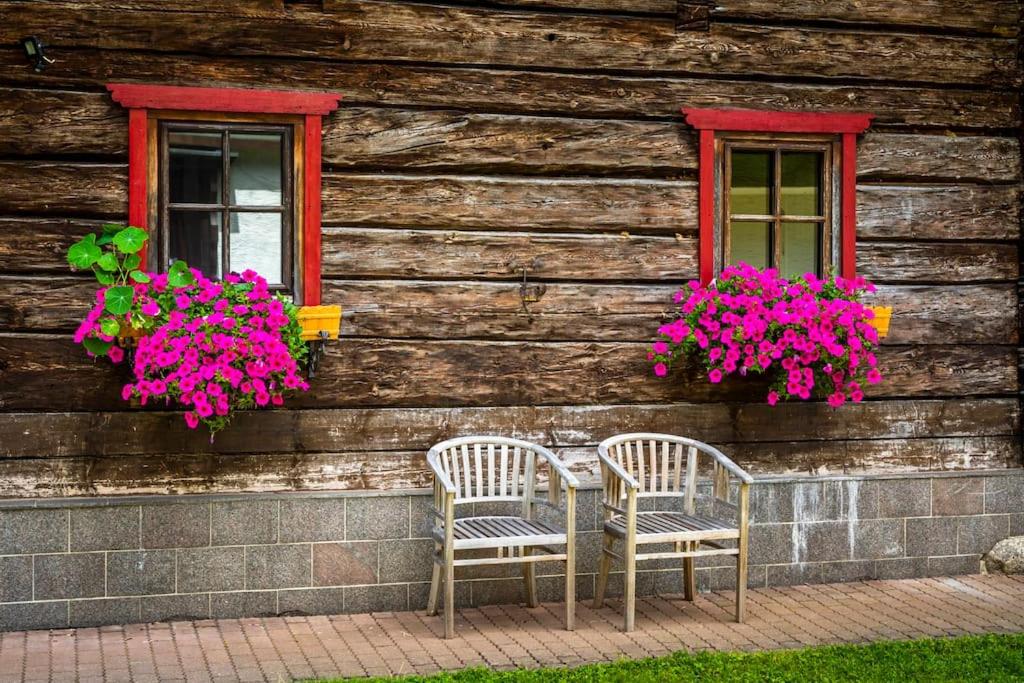 Traumhafte Auszeit in den Bergen Gemütliche Hütte für totale Entspannung