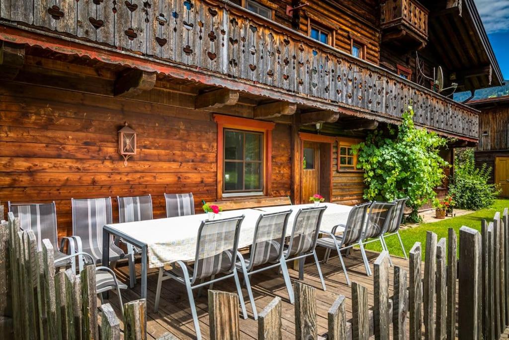 Traumhafte Auszeit in den Bergen Gemütliche Hütte für totale Entspannung