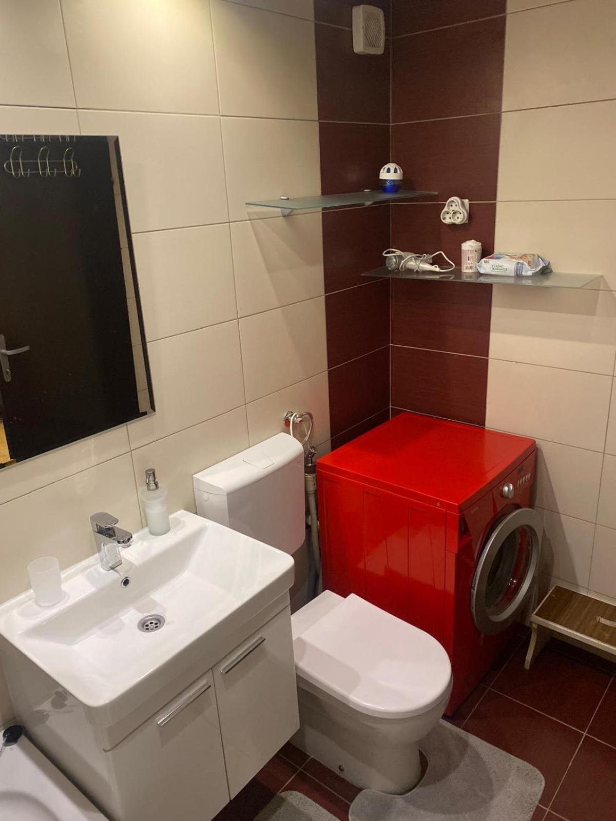 Apartment I&M - self check in & free parking - view 3