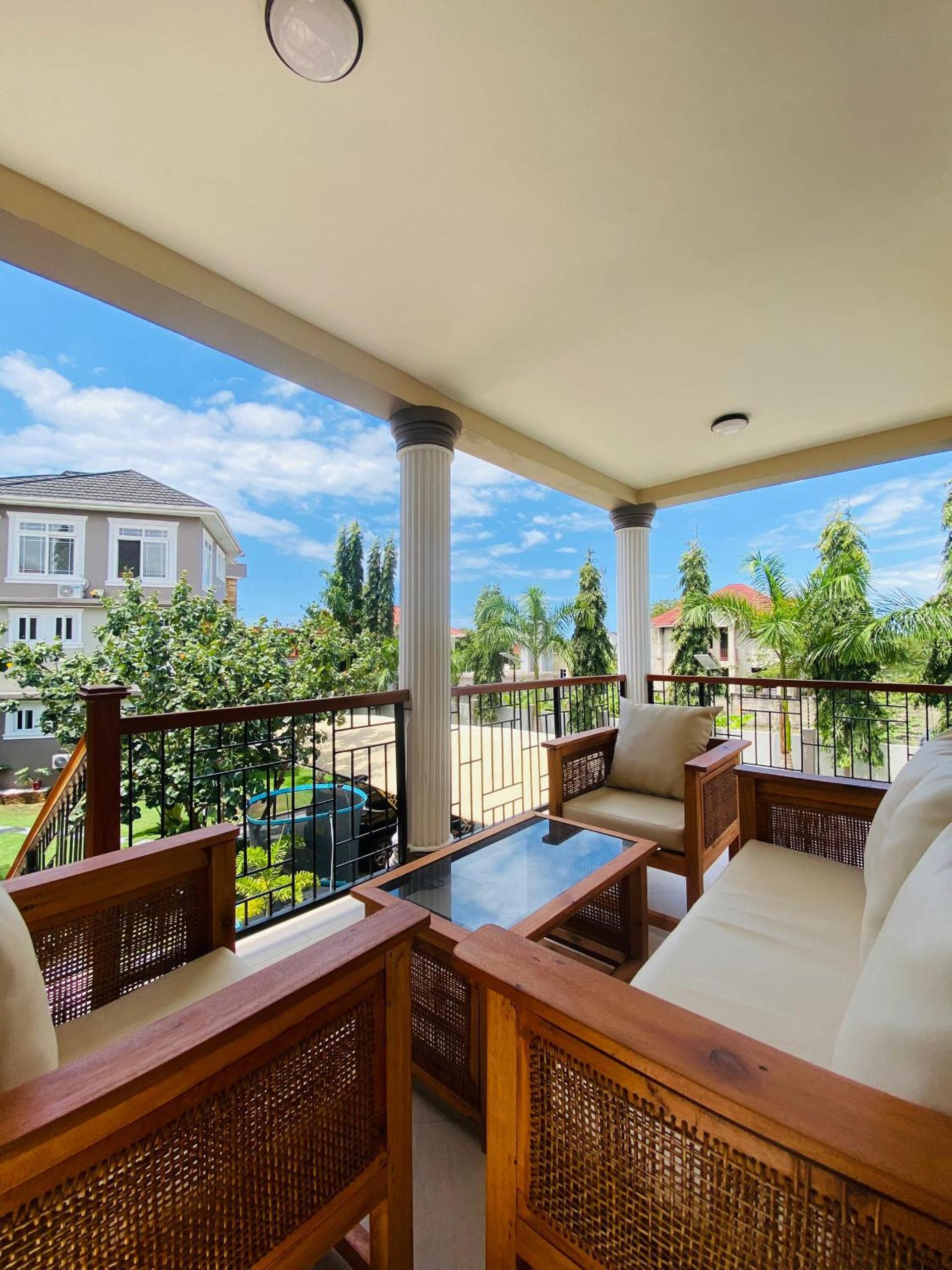 Jacomo Residences