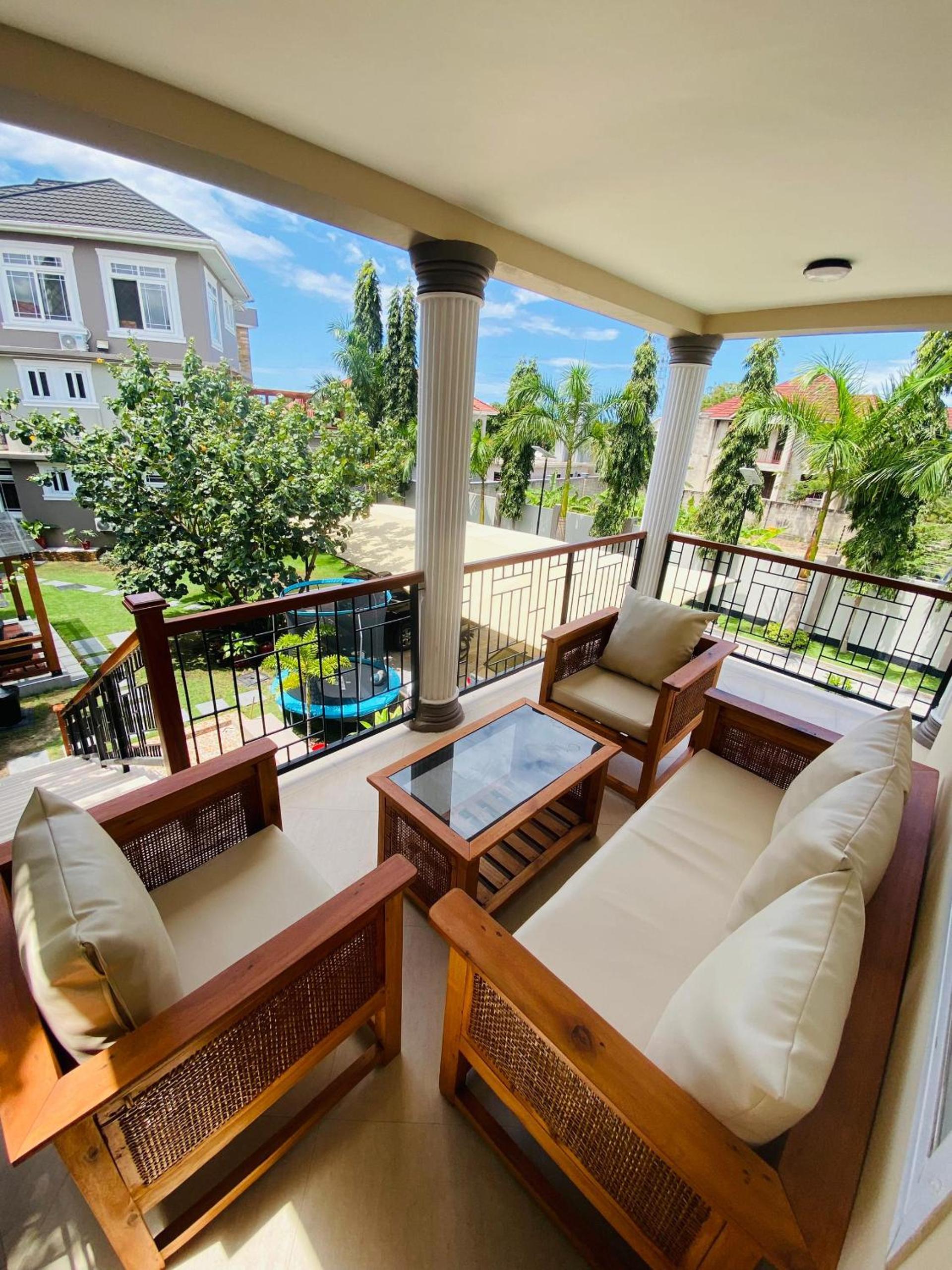 Jacomo Residences