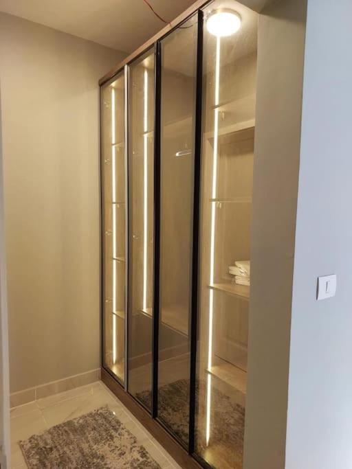 Luxurious 3 Bedroom Apt view 3