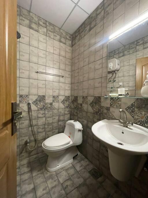 Luxury Studio Apartment,Free Wifi view 5