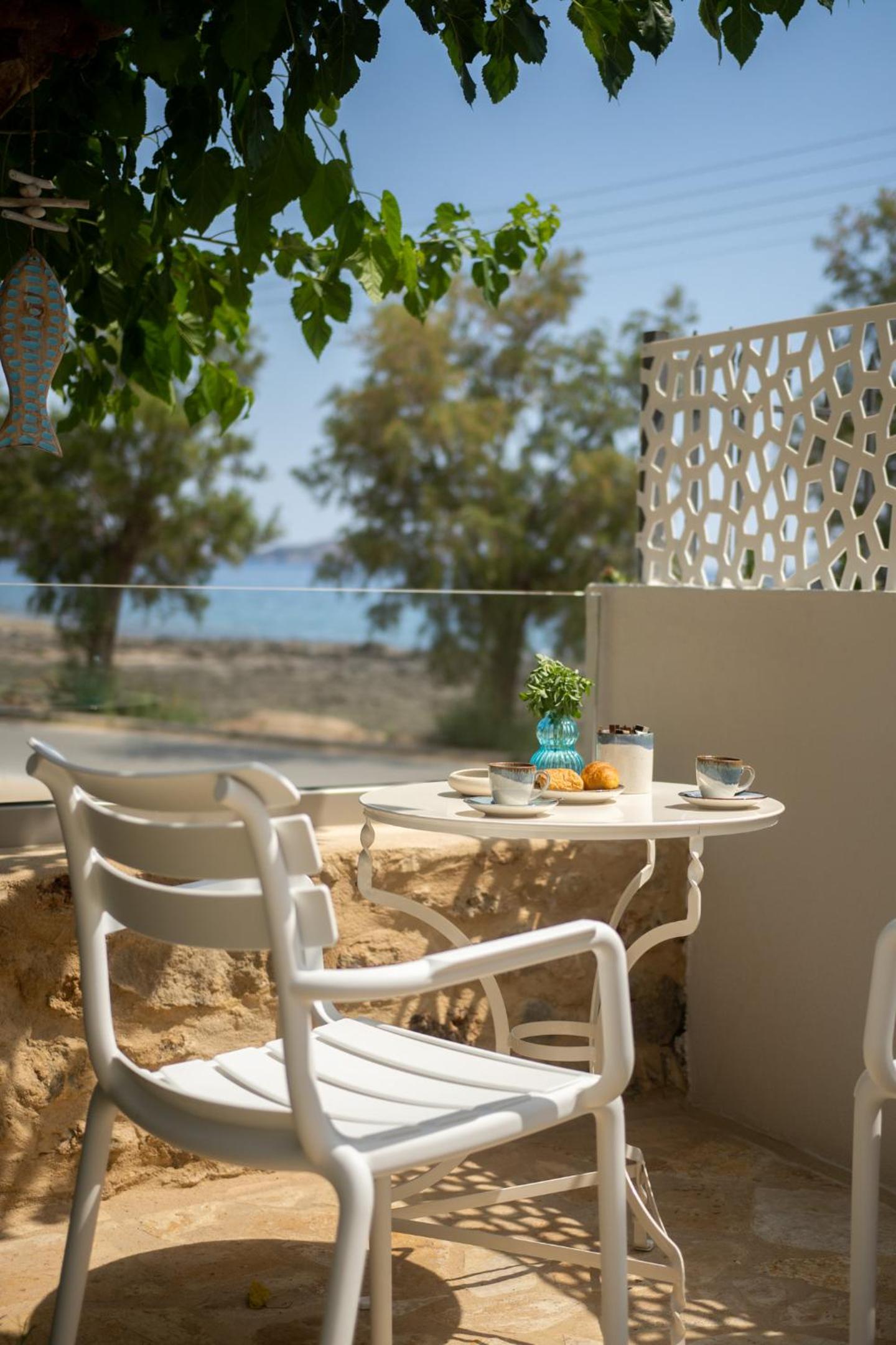 Iremia by Thamnoi Living view 2