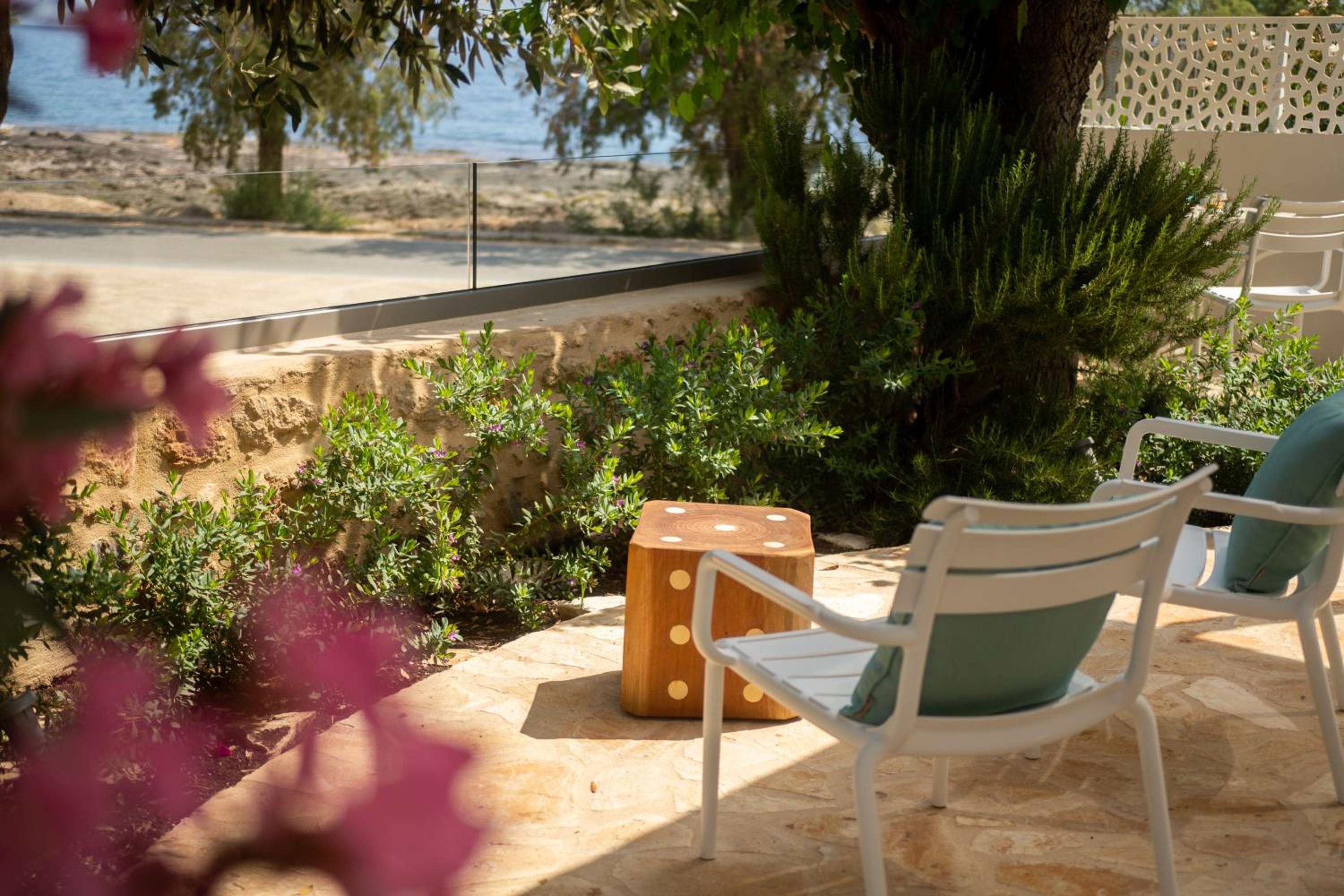 Iremia by Thamnoi Living view 3