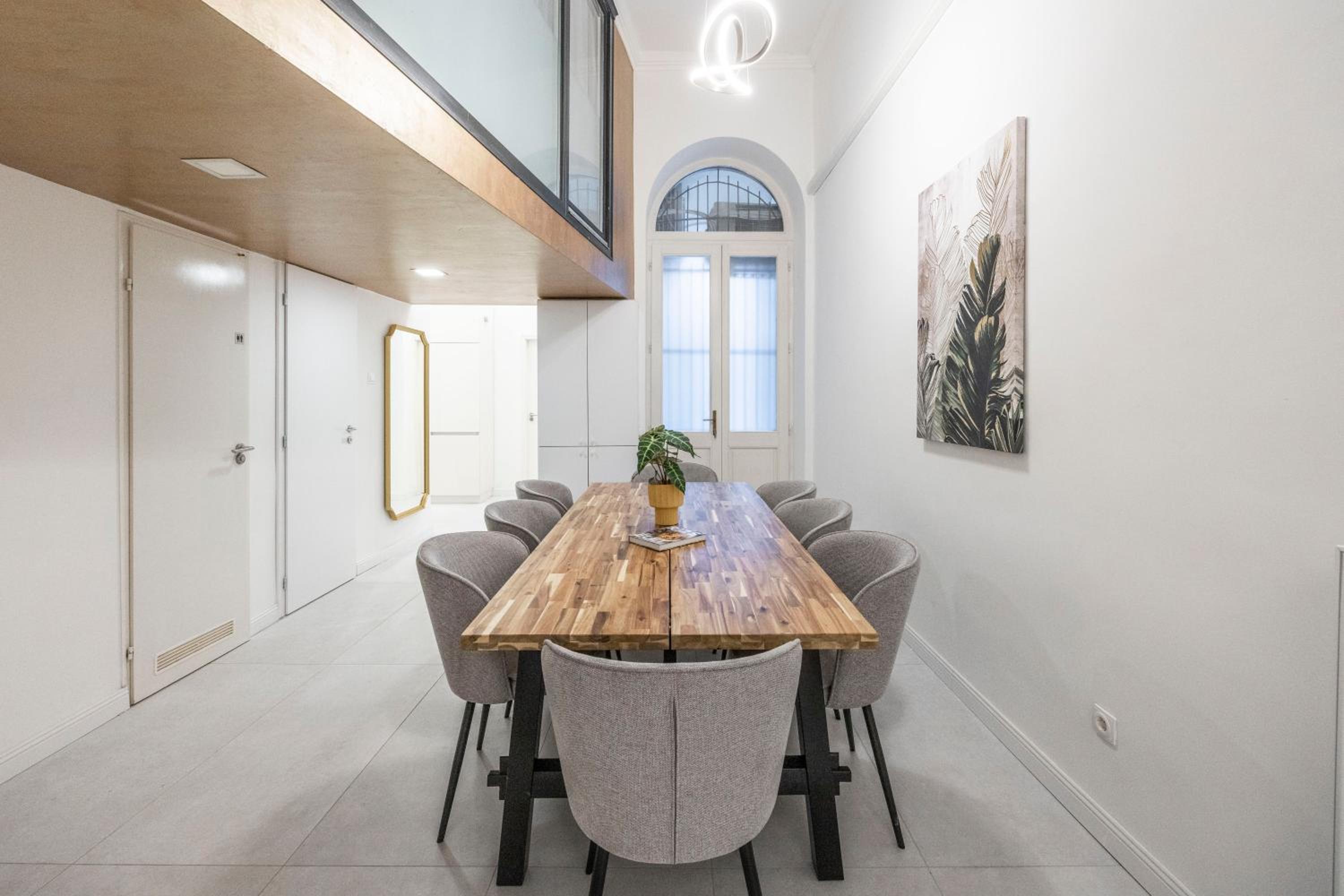 Charming E24 Grand Residence Next to the Andrássy Fashion St view 5