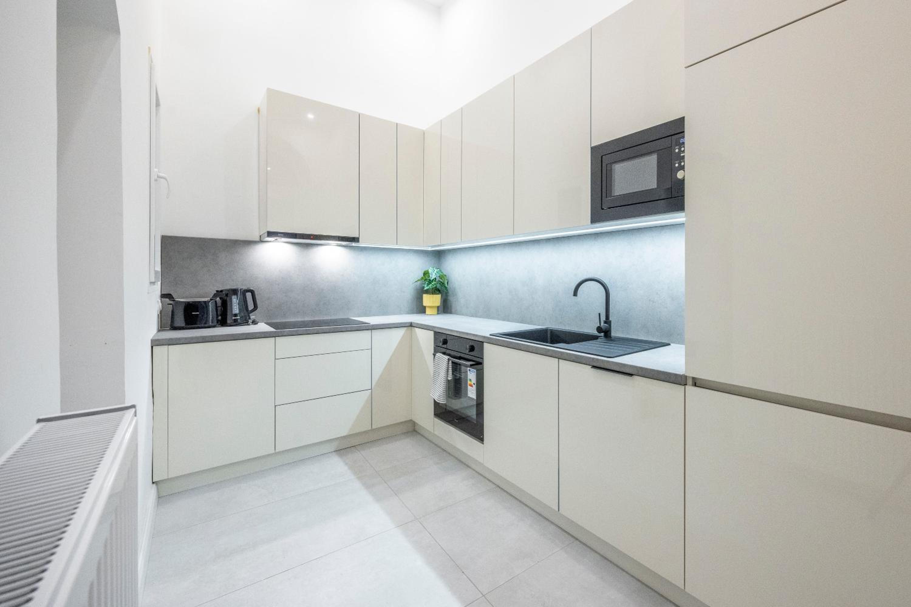 Charming E24 Grand Residence Next to the Andrássy Fashion St view 4