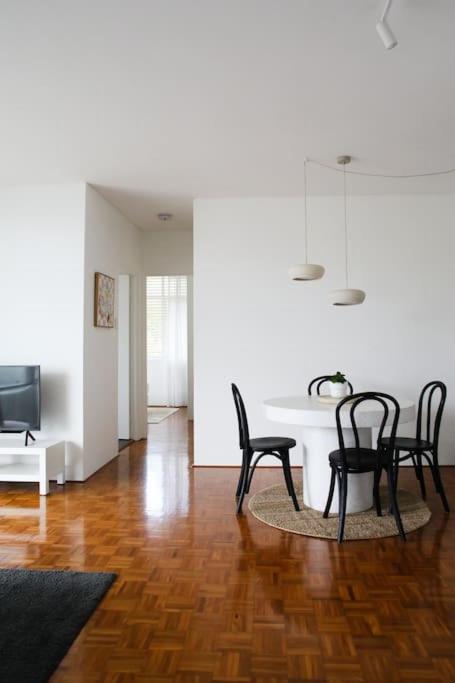 Large 2BR w AC balcony parking pet friendly