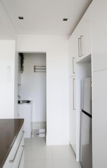 Large 2BR w AC balcony parking pet friendly