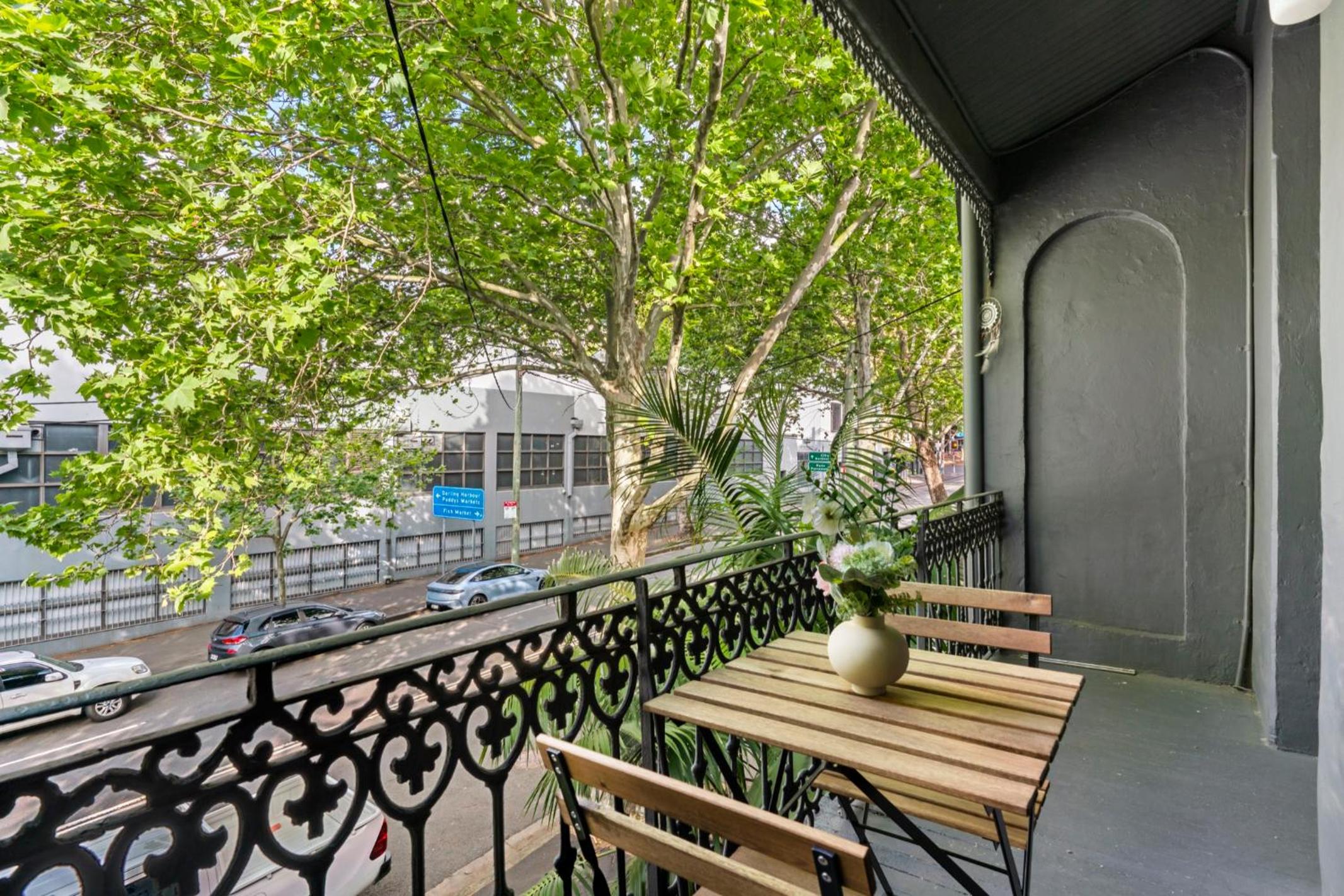 Country in City Darling Harbour Retreat Pool