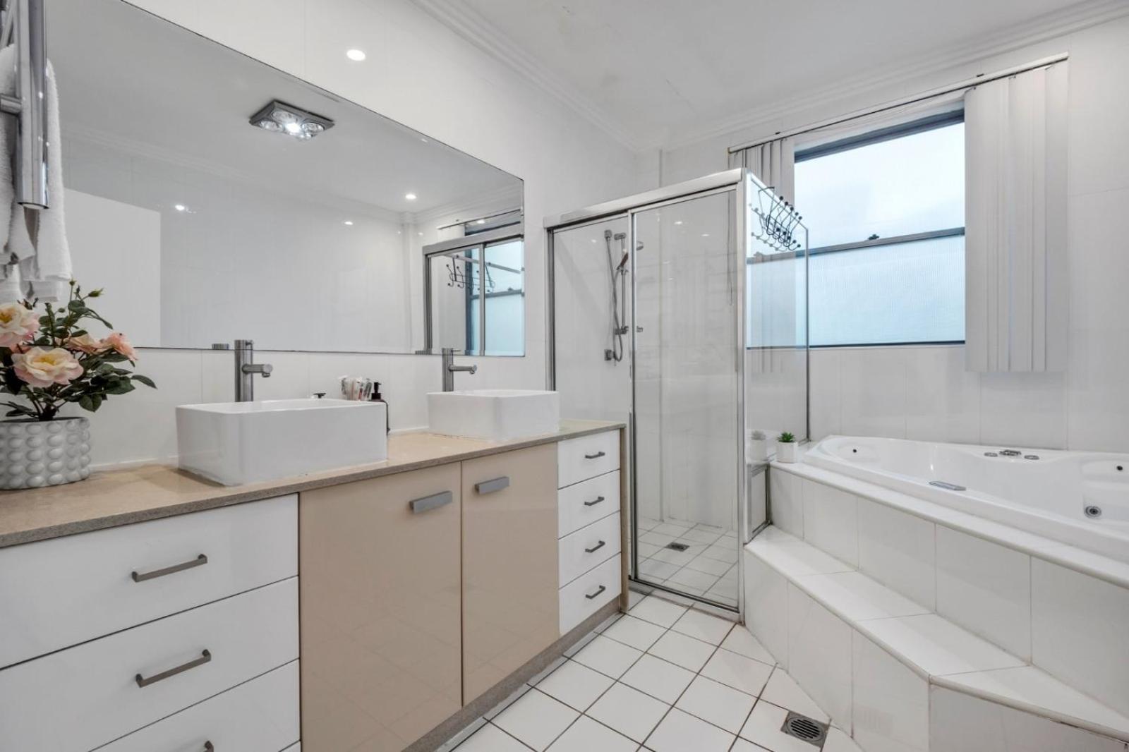 Luxury Retreat Sydney Airport Direct Train Line
