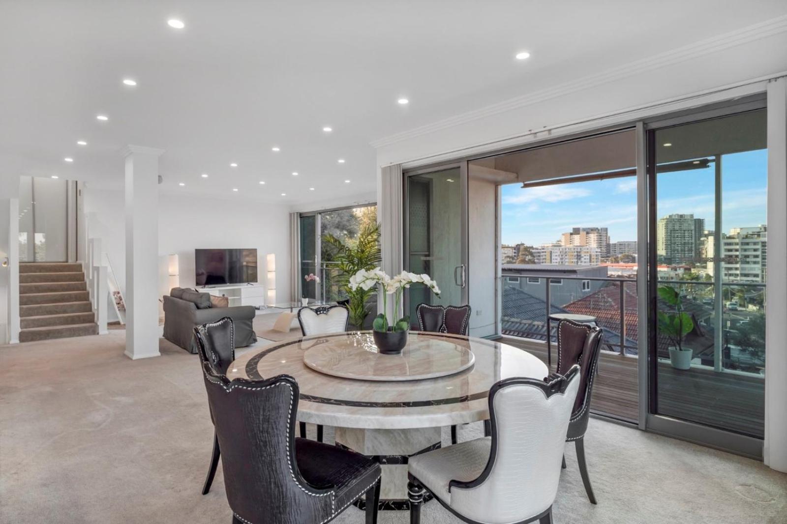 Luxury Retreat Sydney Airport Direct Train Line