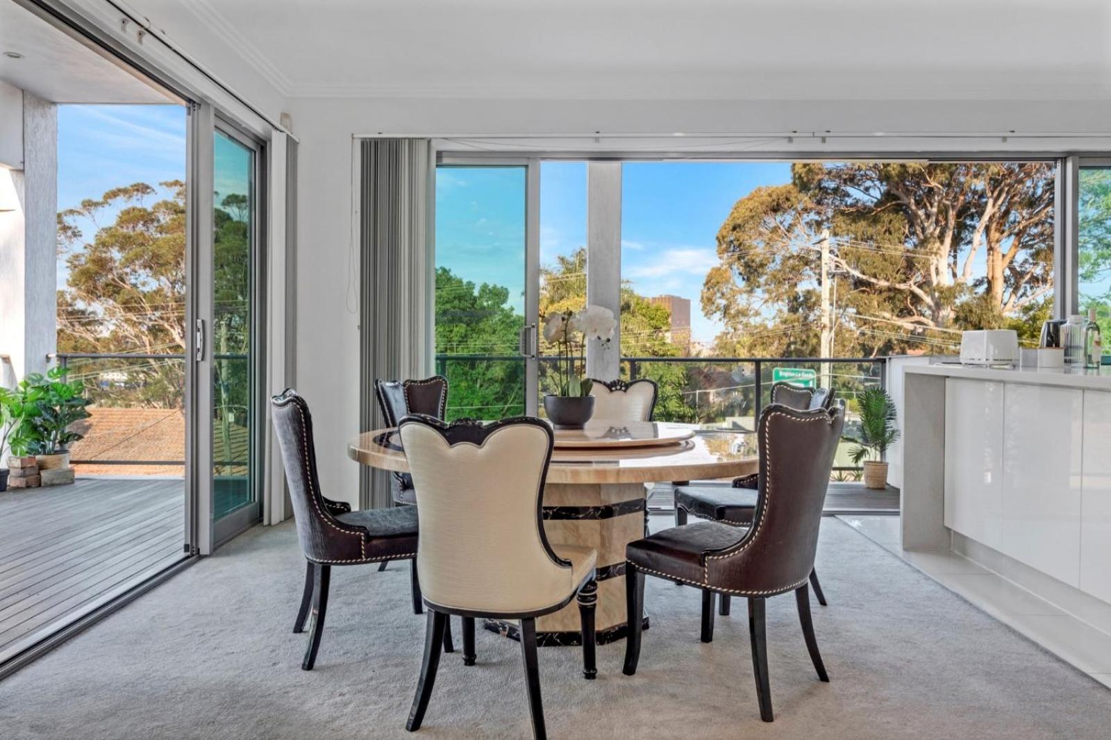 Luxury Retreat Sydney Airport Direct Train Line